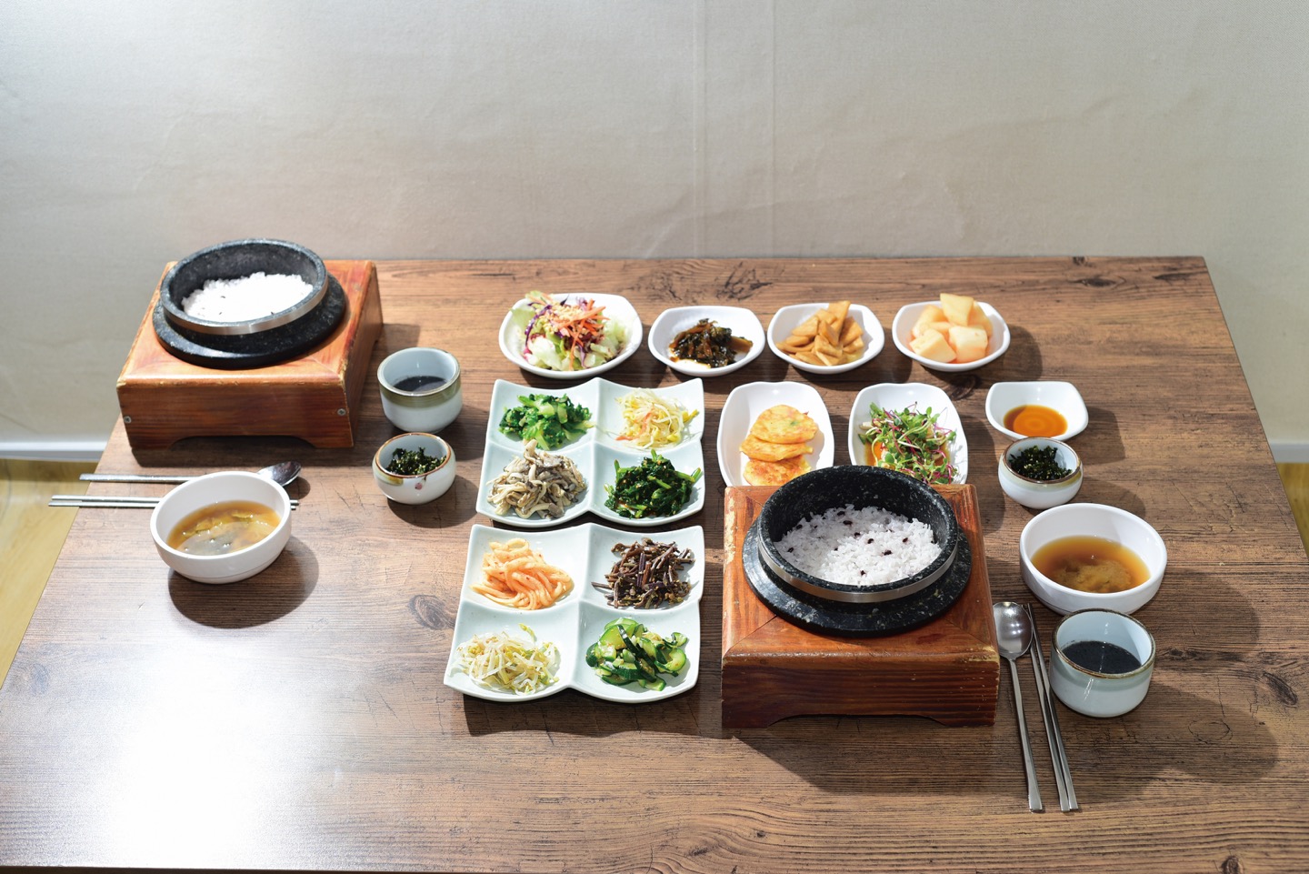 Eoulrimdolsotbap (어울림돌솥밥) 1