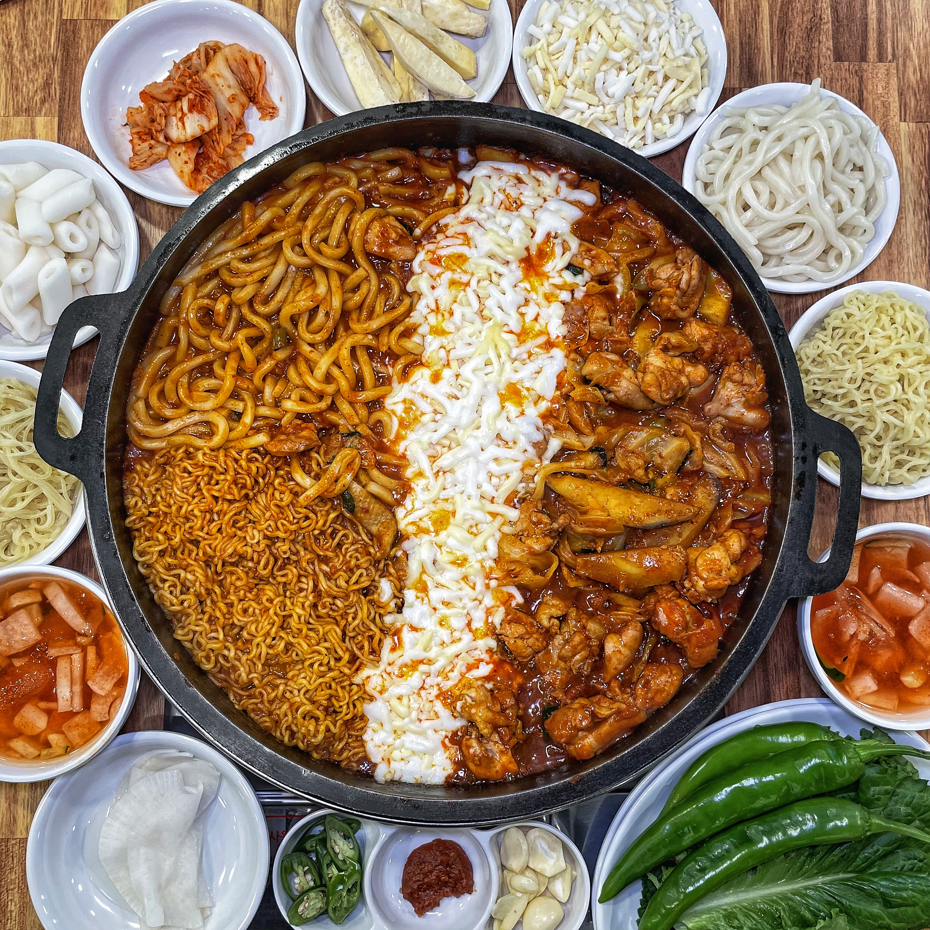 Sangalraedakgalbi (산갈래닭갈비) 1