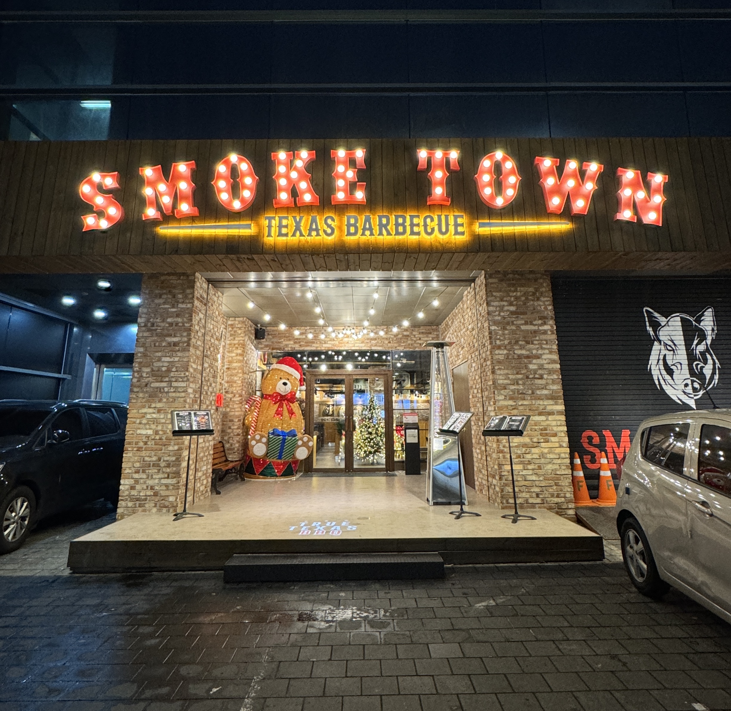 Seumokeutaun itaewonjeom (스모크타운 이태원점) 1