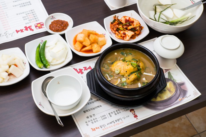 Hwangjesanghwangbeoseotsamgyetang (황제상황버섯삼계탕) 3