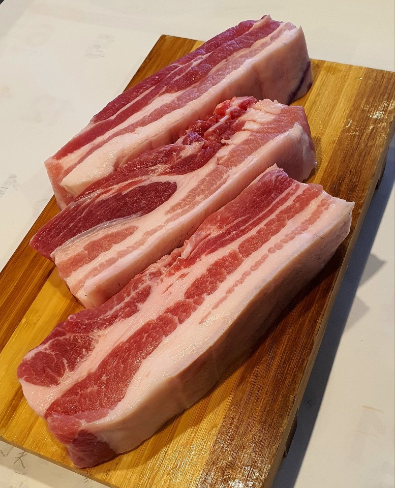 Sagyeheukdwaejisanbangsanbonjeom (사계흑돼지산방산본점) 2
