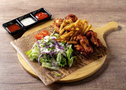 닭봉,날개와 감자튀김(chicken wings with fried potato)