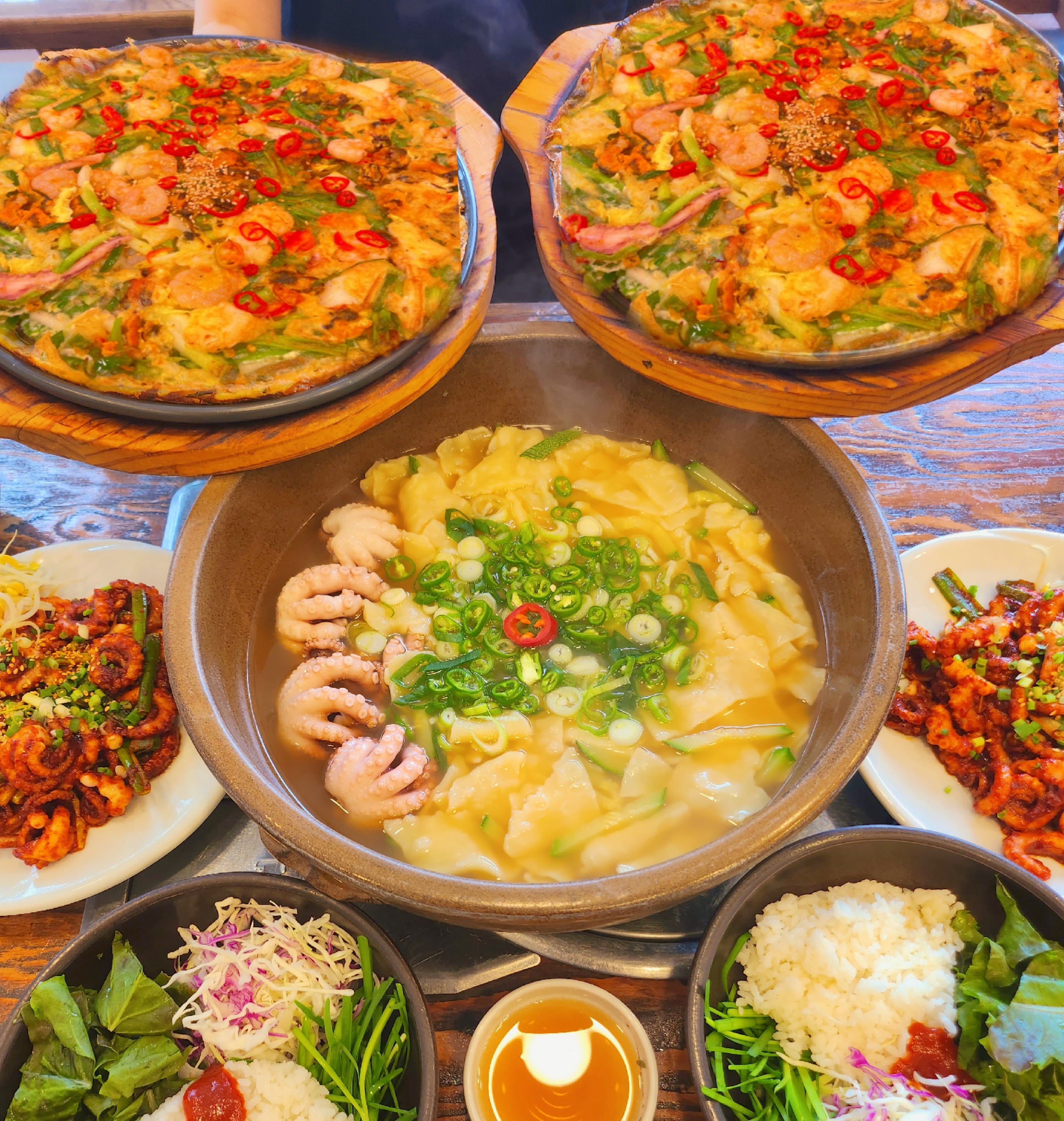 Sinwolnakjihanmarisujebi (신월낙지한마리수제비) 1