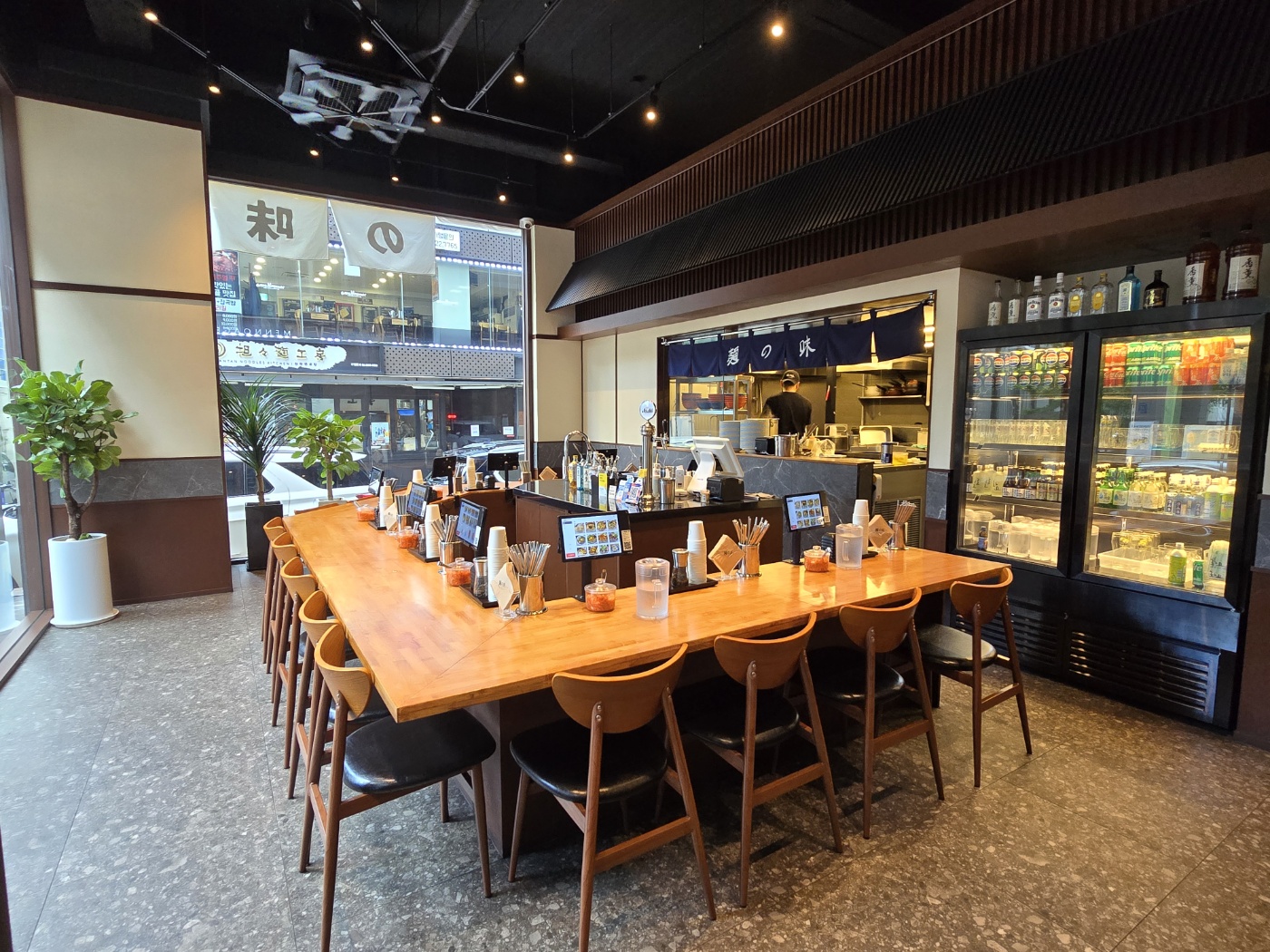 멘노아지 강남역신분당선점 사진 5