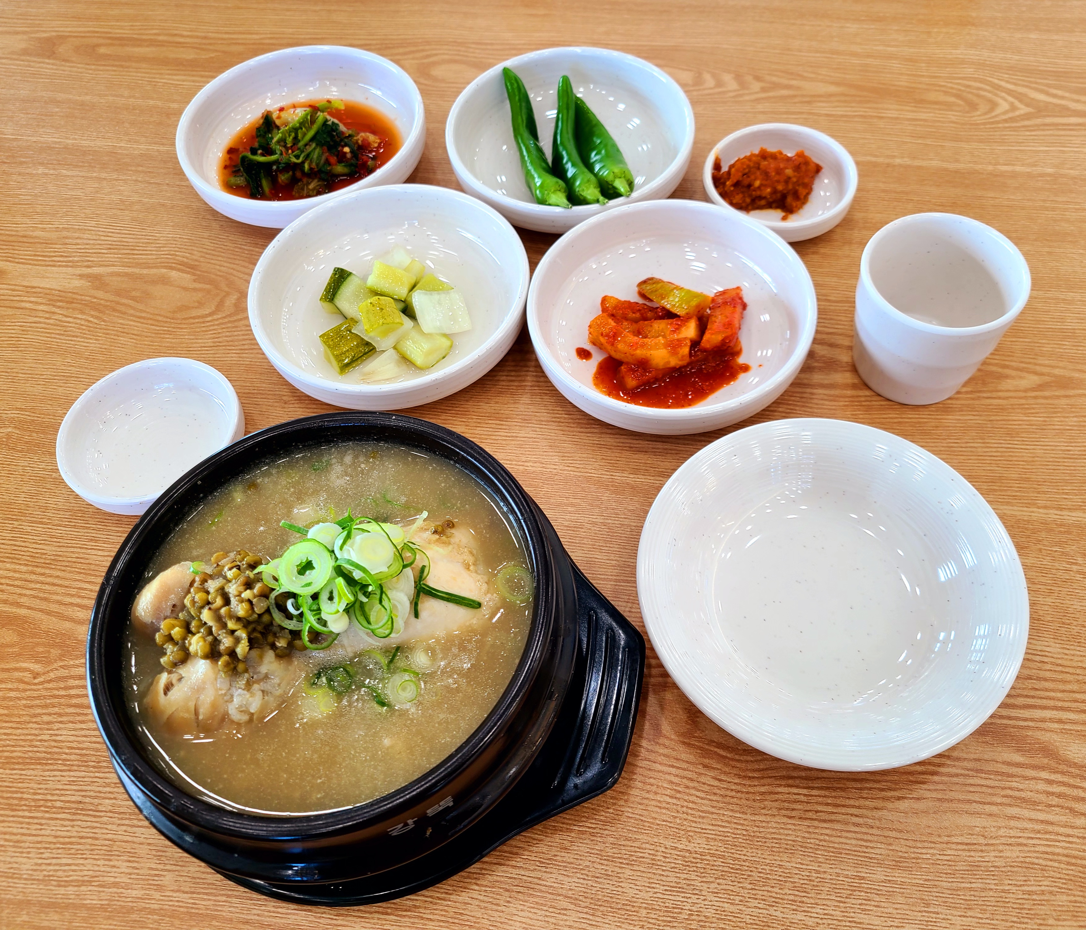 Iucheolhanbangnurungjisamgyetang (이우철한방누룽지삼계탕) 3