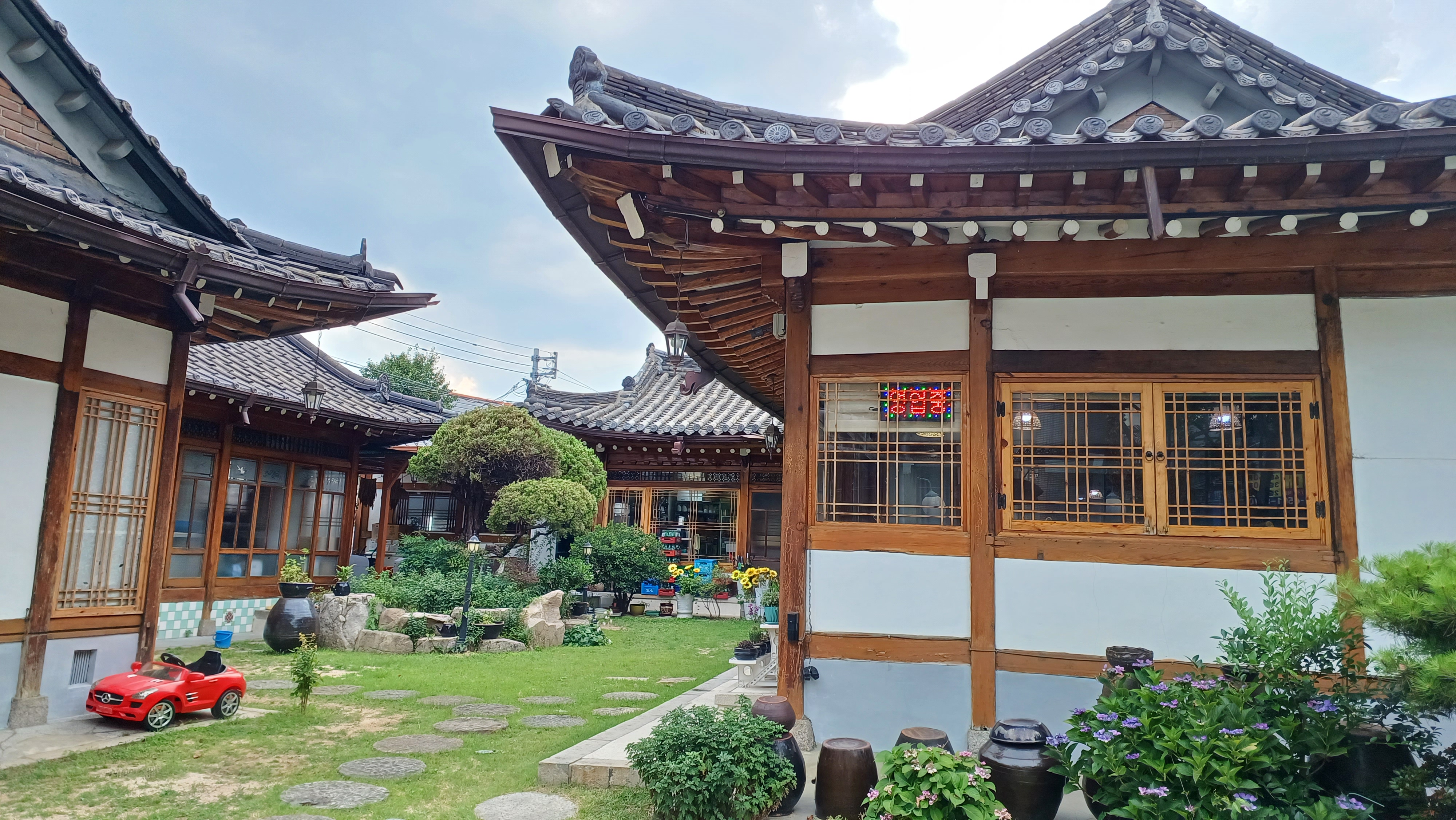 Baeknyeonhanokcheongra (백년한옥청라) 3