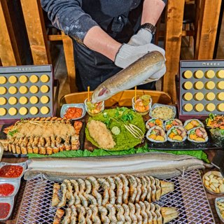Jangdeokpungcheonsansamminmuljangeo (장덕풍천산삼민물장어) 1