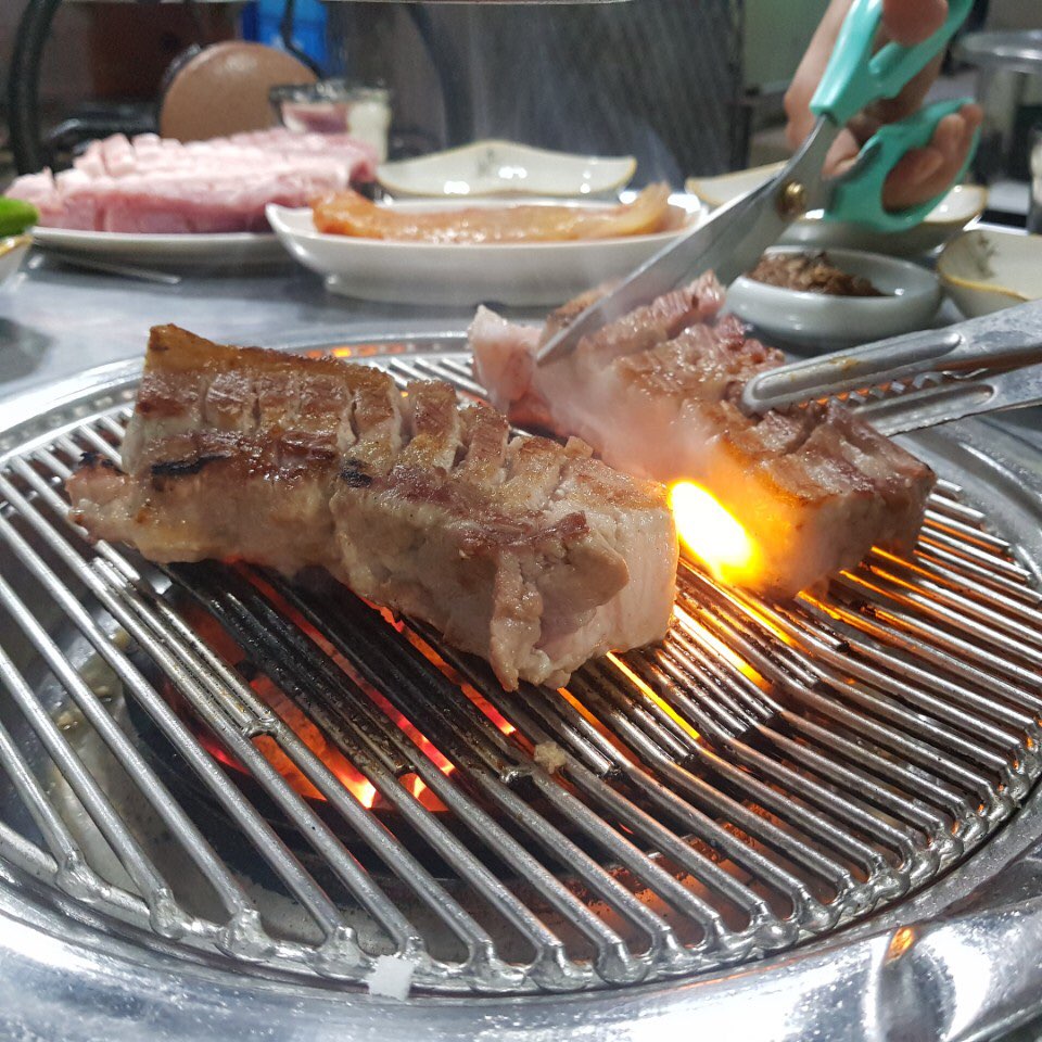 Gogiguwomeongneunjip (고기구워먹는집) 2