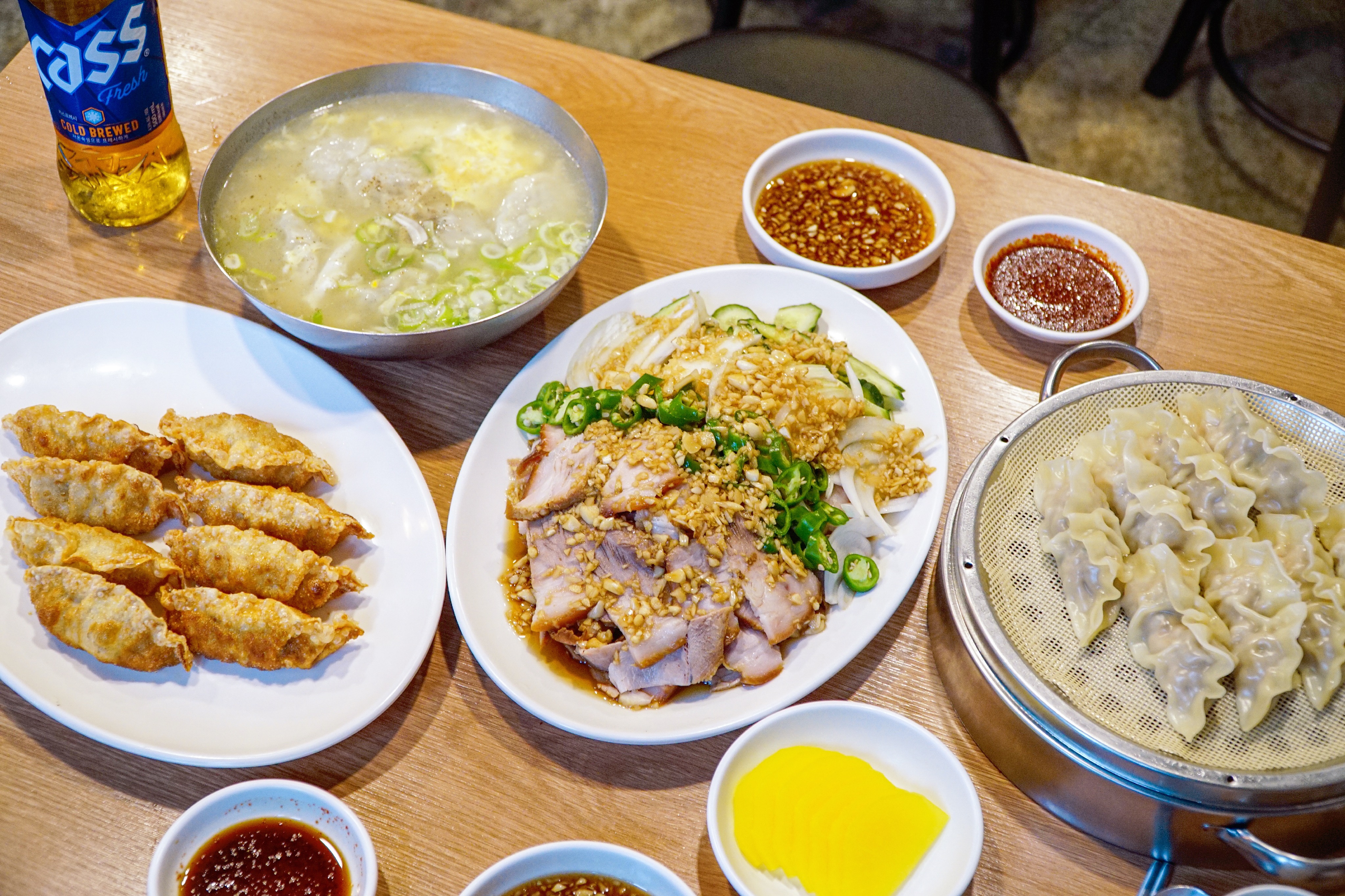 Donggwangdong seokgisidae jungangjikyeongjeom (동광동 석기시대 중앙직영점) 1