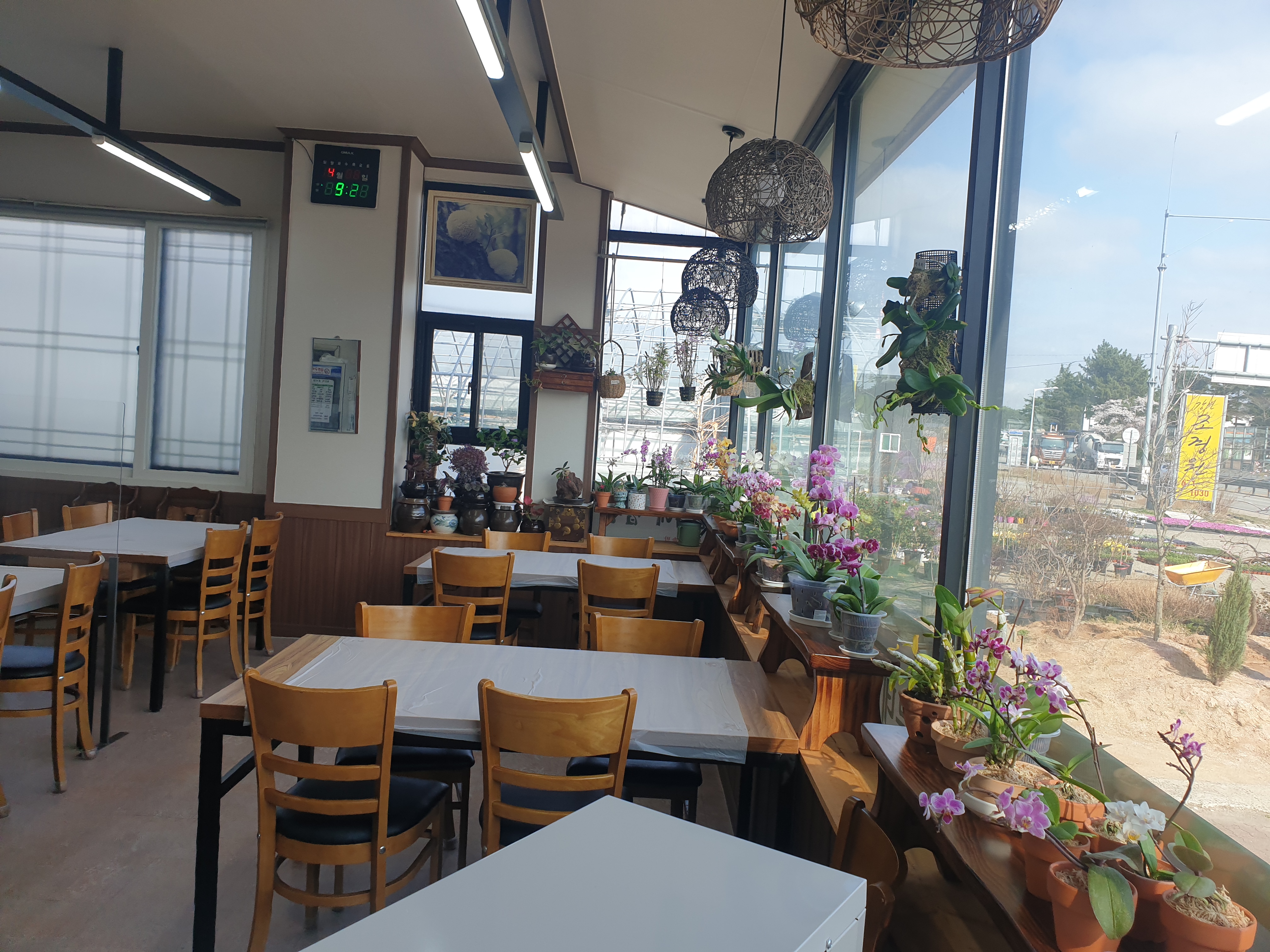 Heungbunebapsang (흥부네밥상) 2