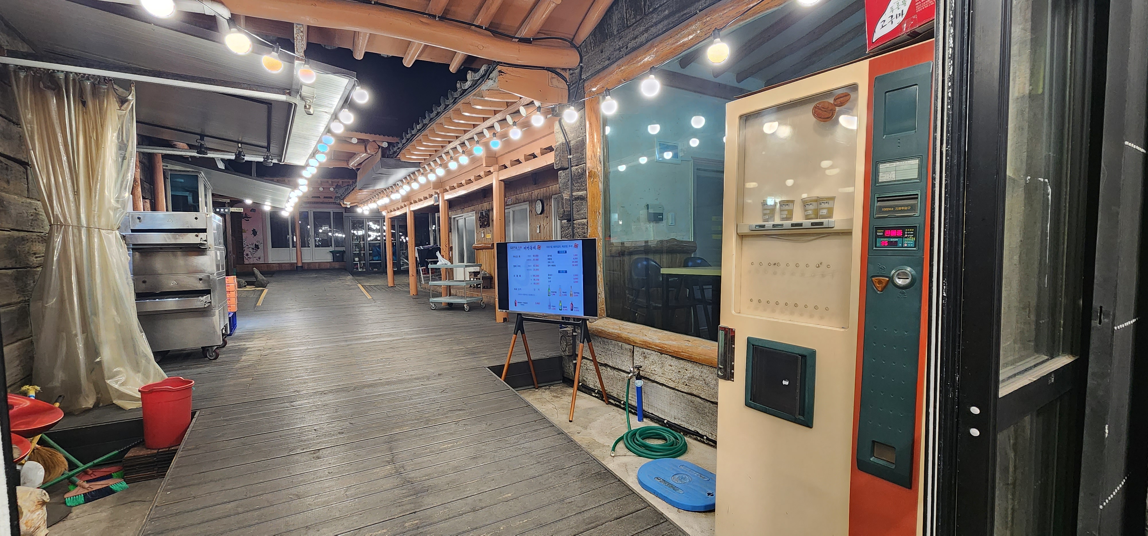 꺼먹동네 칠암본점 사진 3