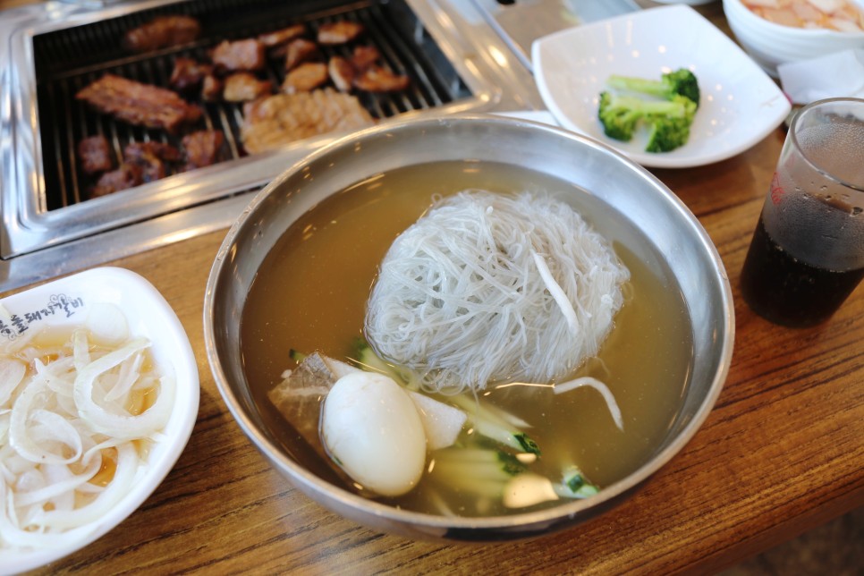Okdoldwaejigalbi (옥돌돼지갈비) 3