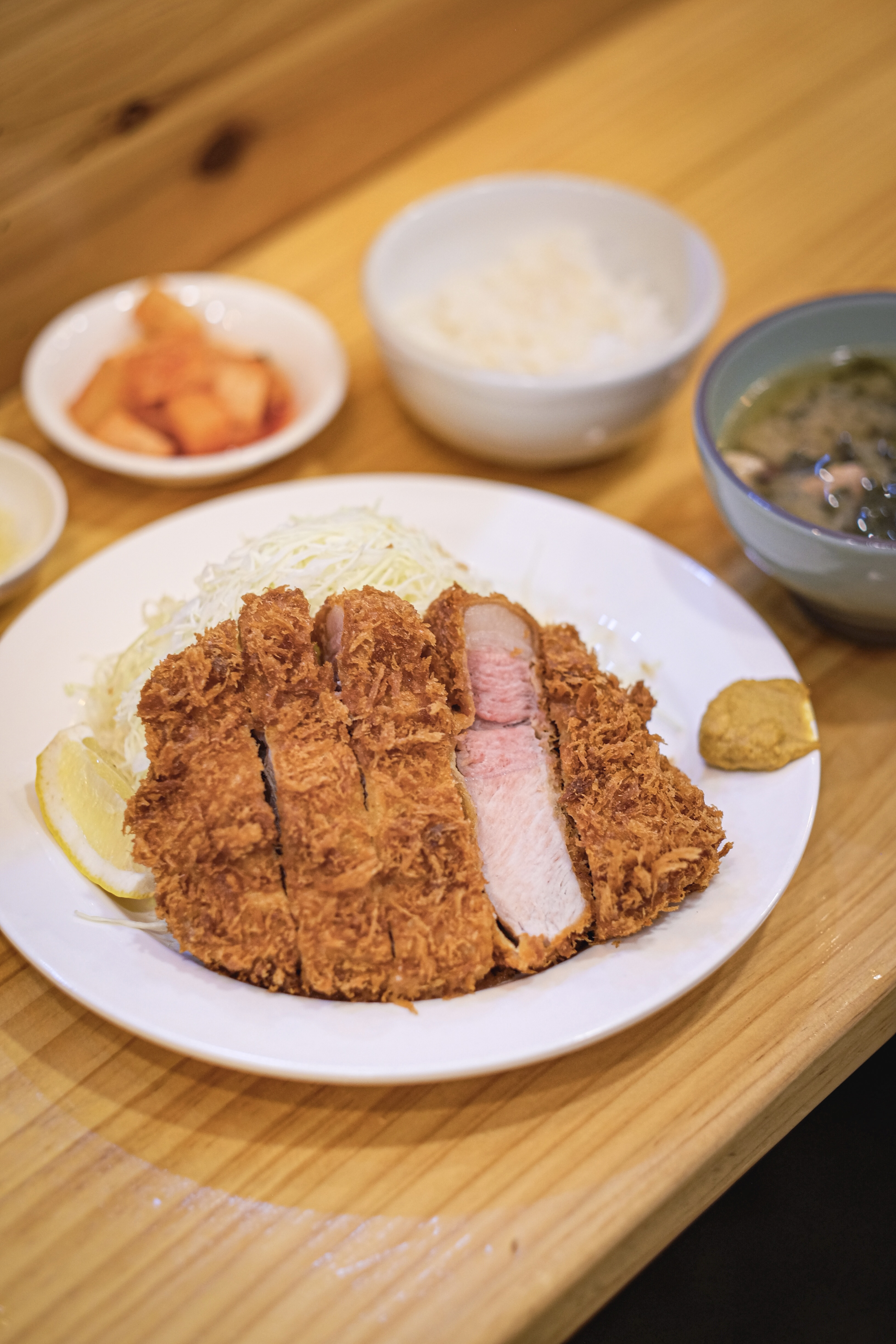 Donkkaseujeonwon (돈까스전원) 1