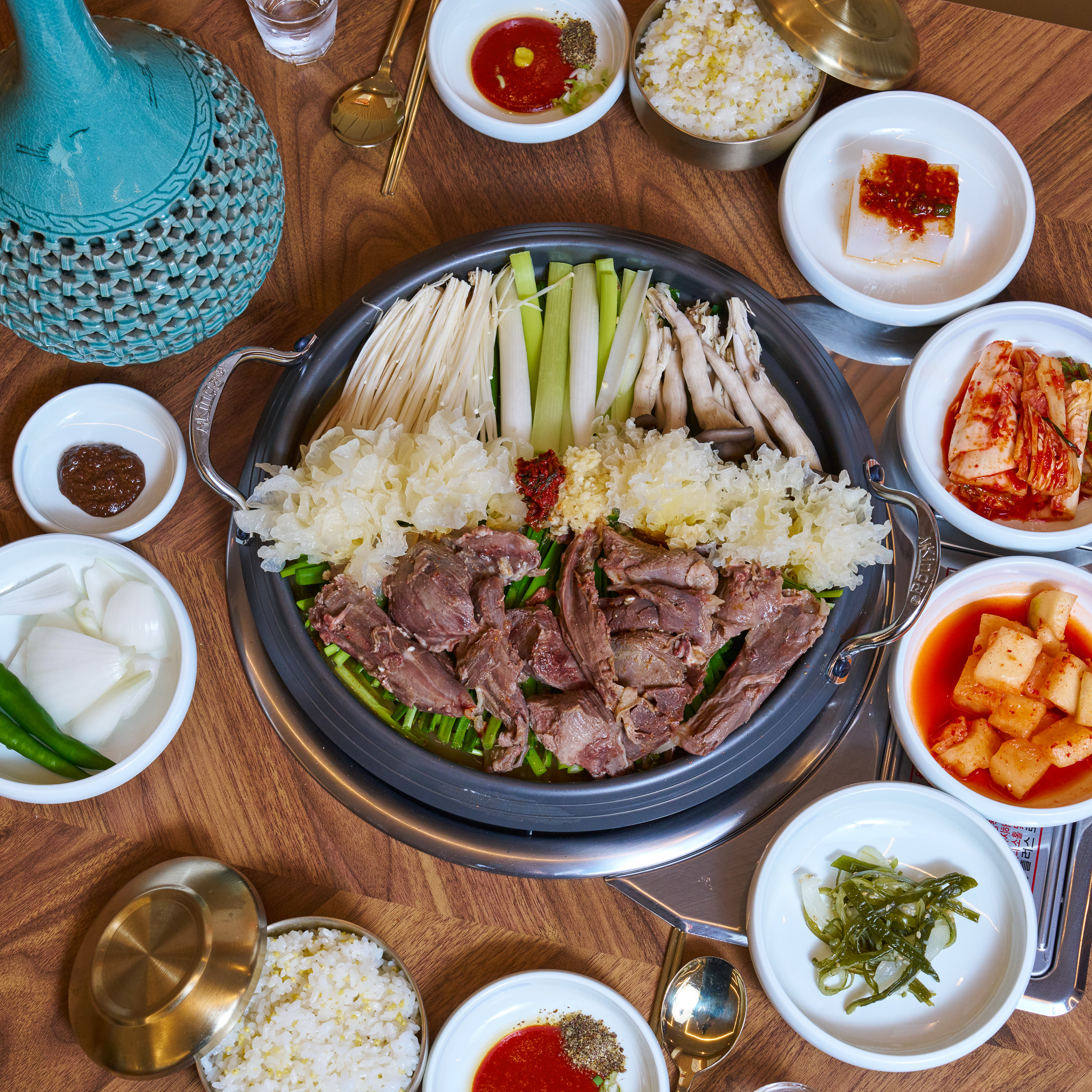 Chowolheukyeomsomyeonggagwangmyeongjeom (초월흑염소명가광명점) 3