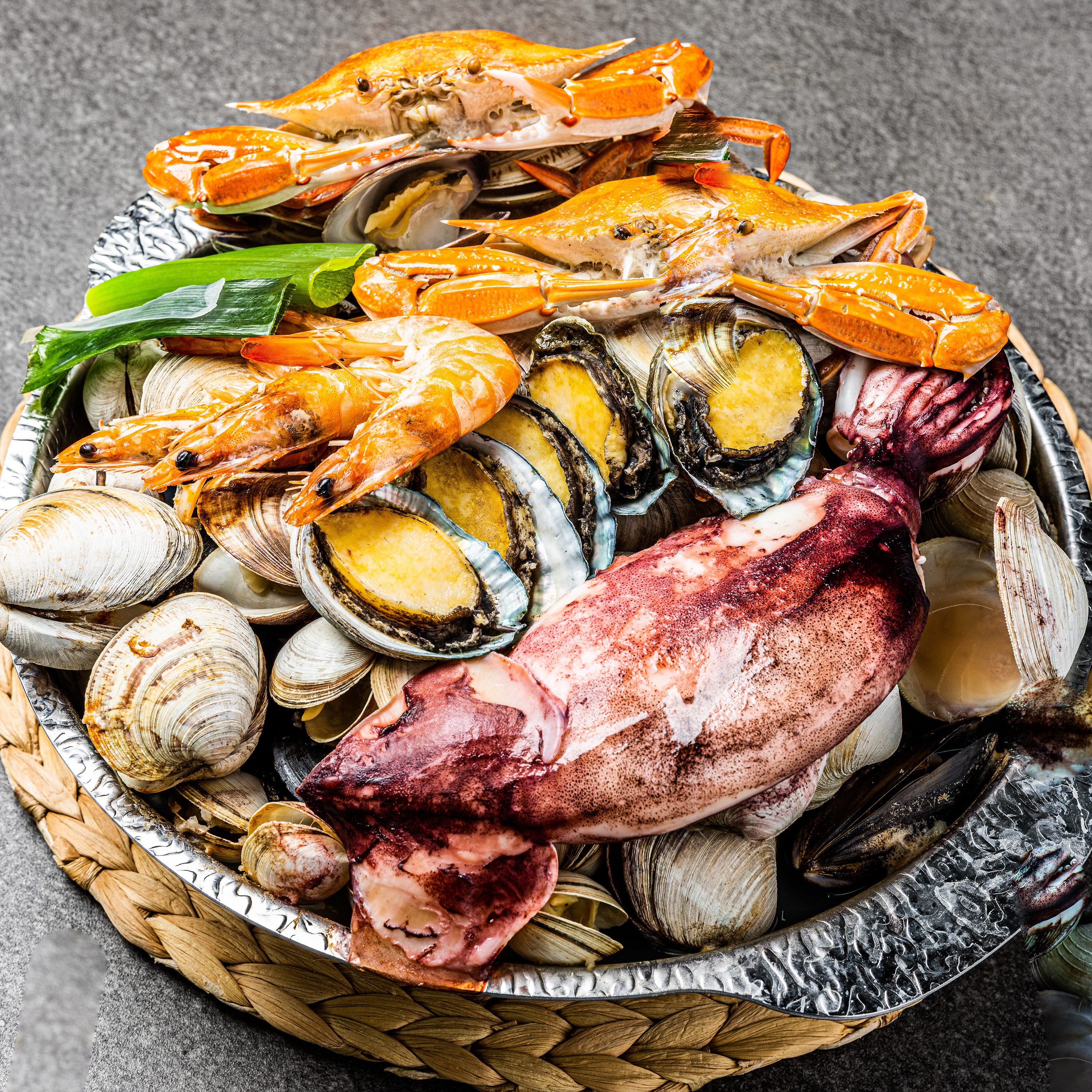 Daewanghaemulsonkalguksu (대왕해물손칼국수) 1