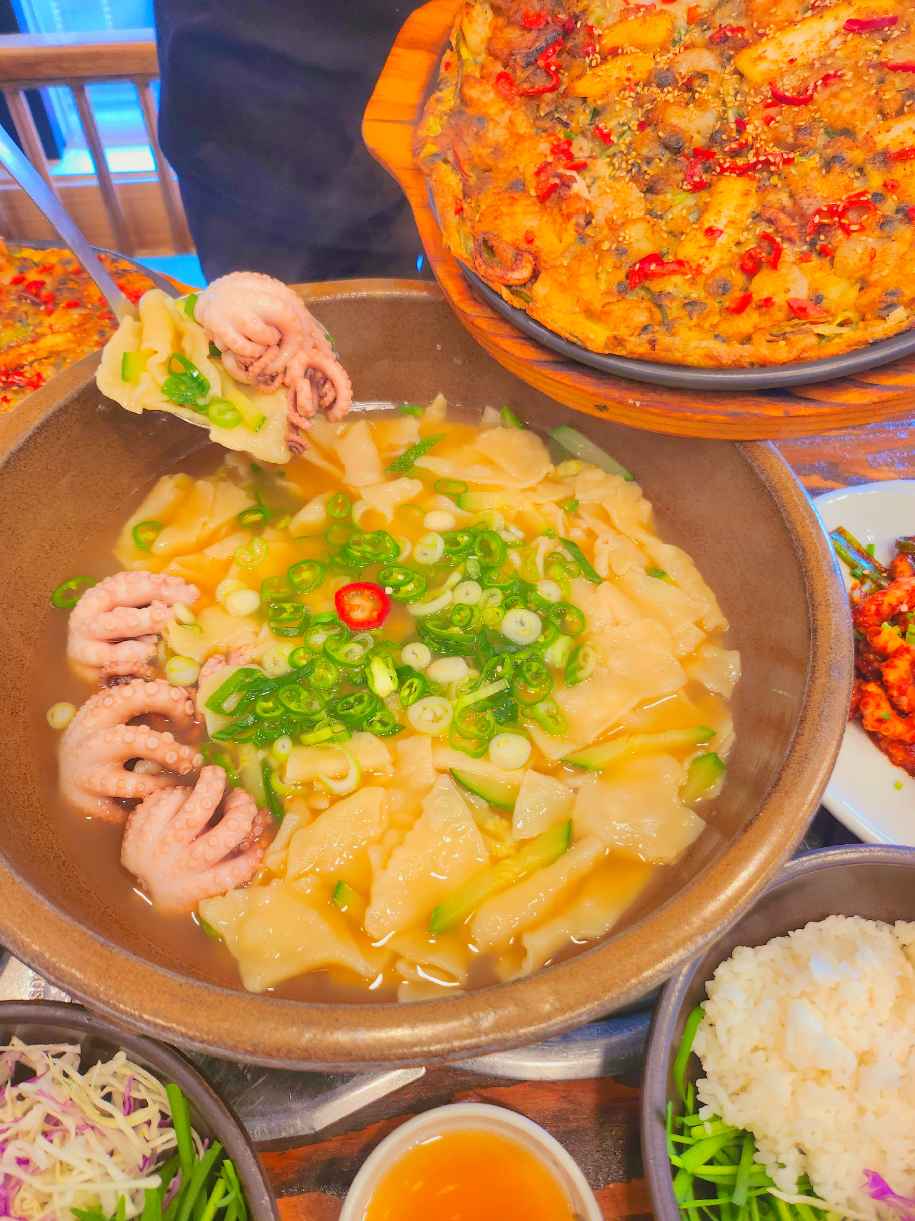 Sinwolnakjihanmarisujebi (신월낙지한마리수제비) 3