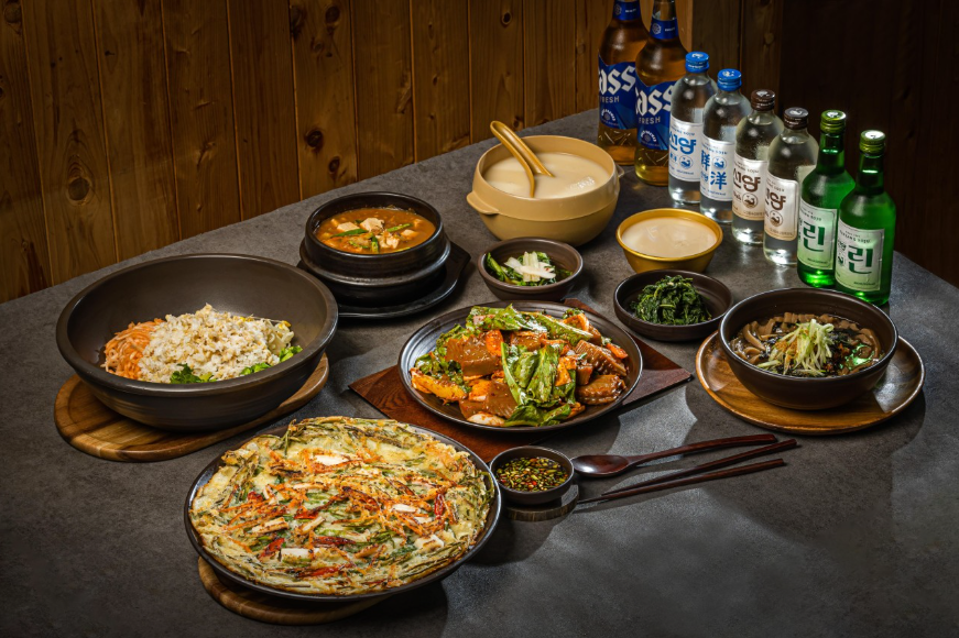 Gyejoksansangolboribap (계족산산골보리밥) 1