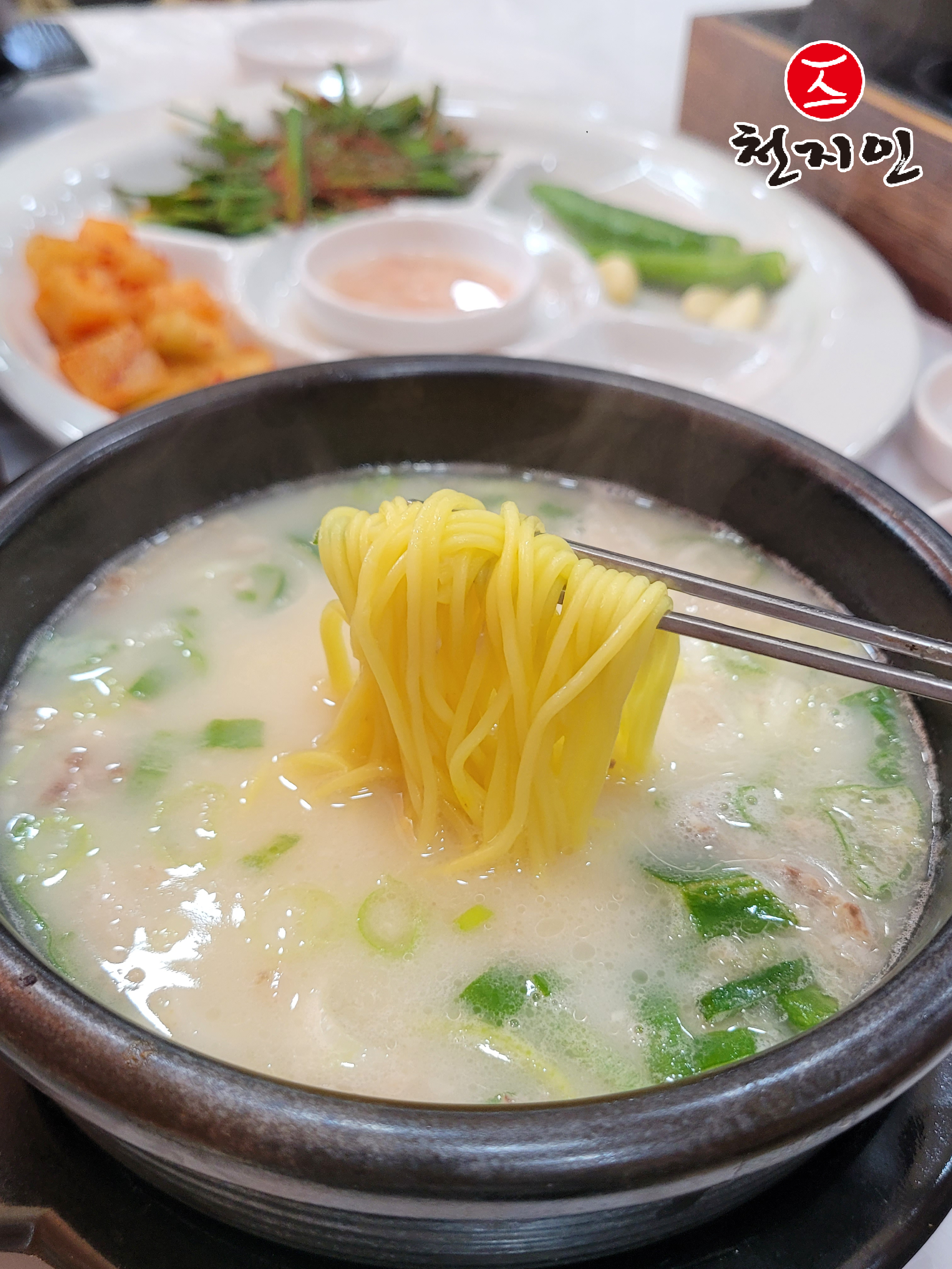 천지인돼지국밥 수육전문점 대표 사진