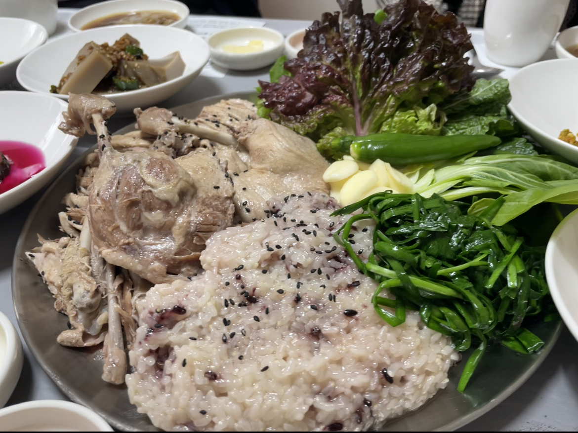 Juwangsanbeoseotbaeksuk (주왕산버섯백숙) 1