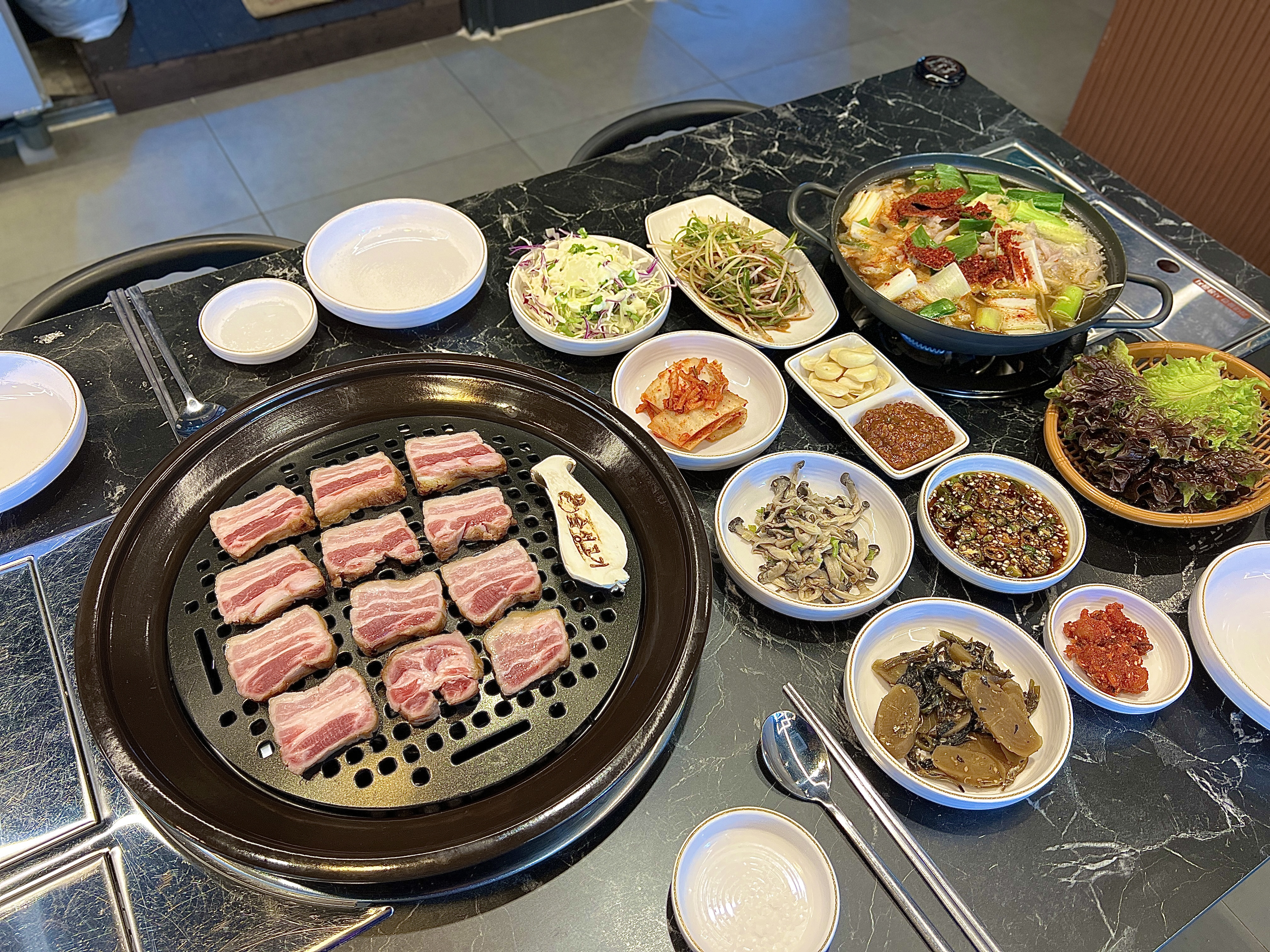 Sutseonggogi (숯성고기) 2