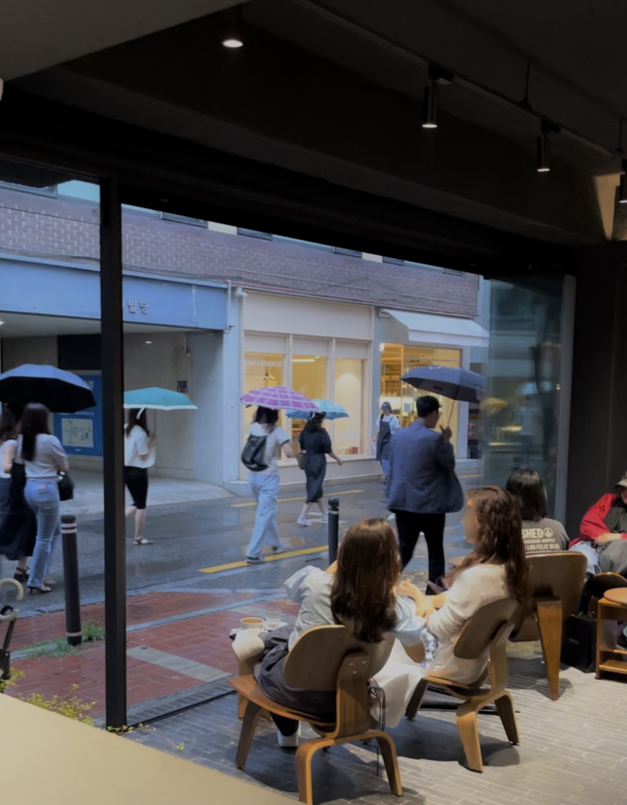 이리데센트 매장