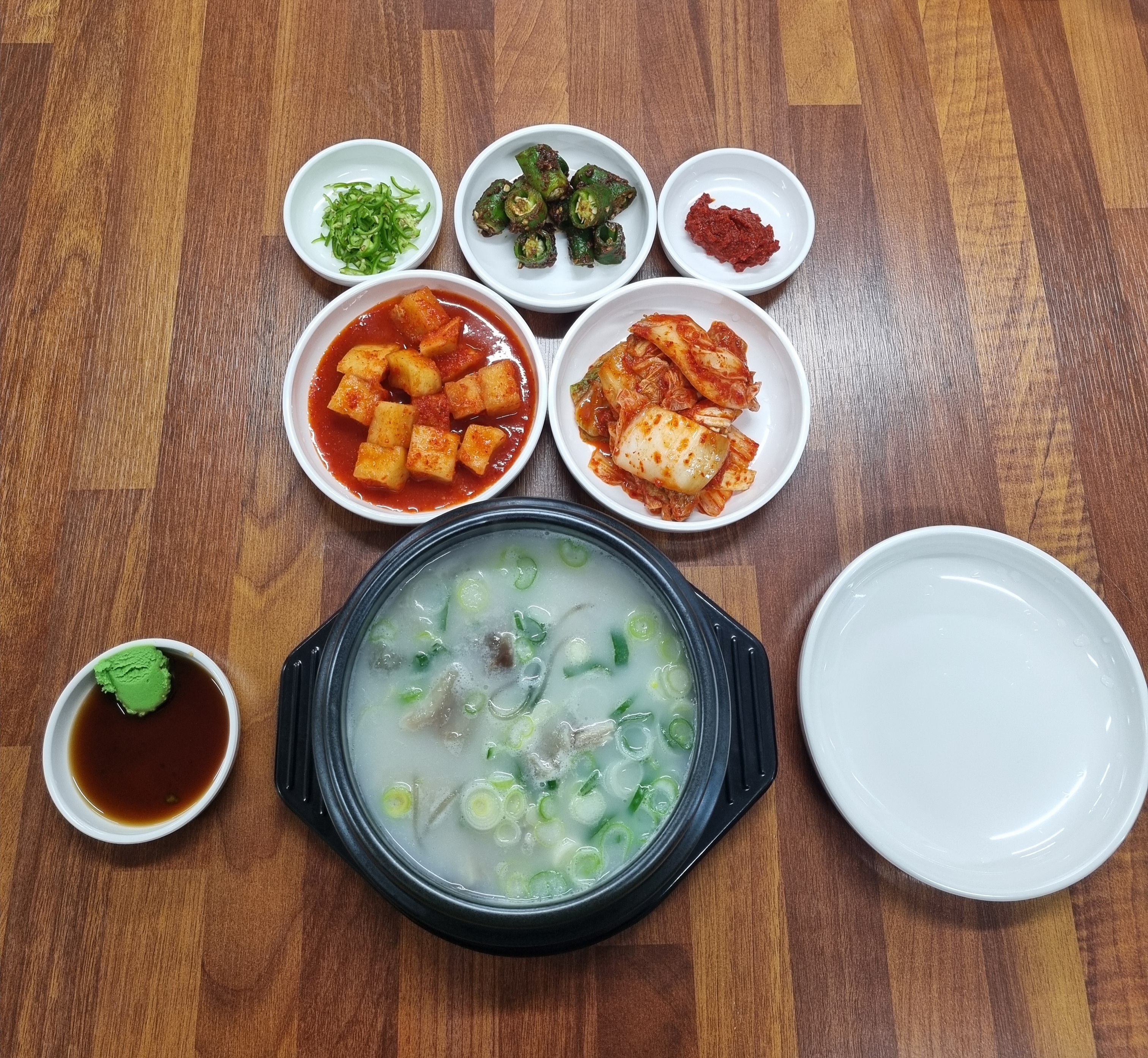 Hohogahanuseolreongtang& hohogachikin (호호가한우설렁탕& 호호가치킨) 2