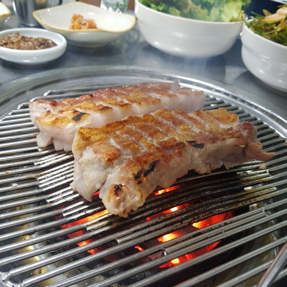 Gogiguwomeongneunjip (고기구워먹는집) 1