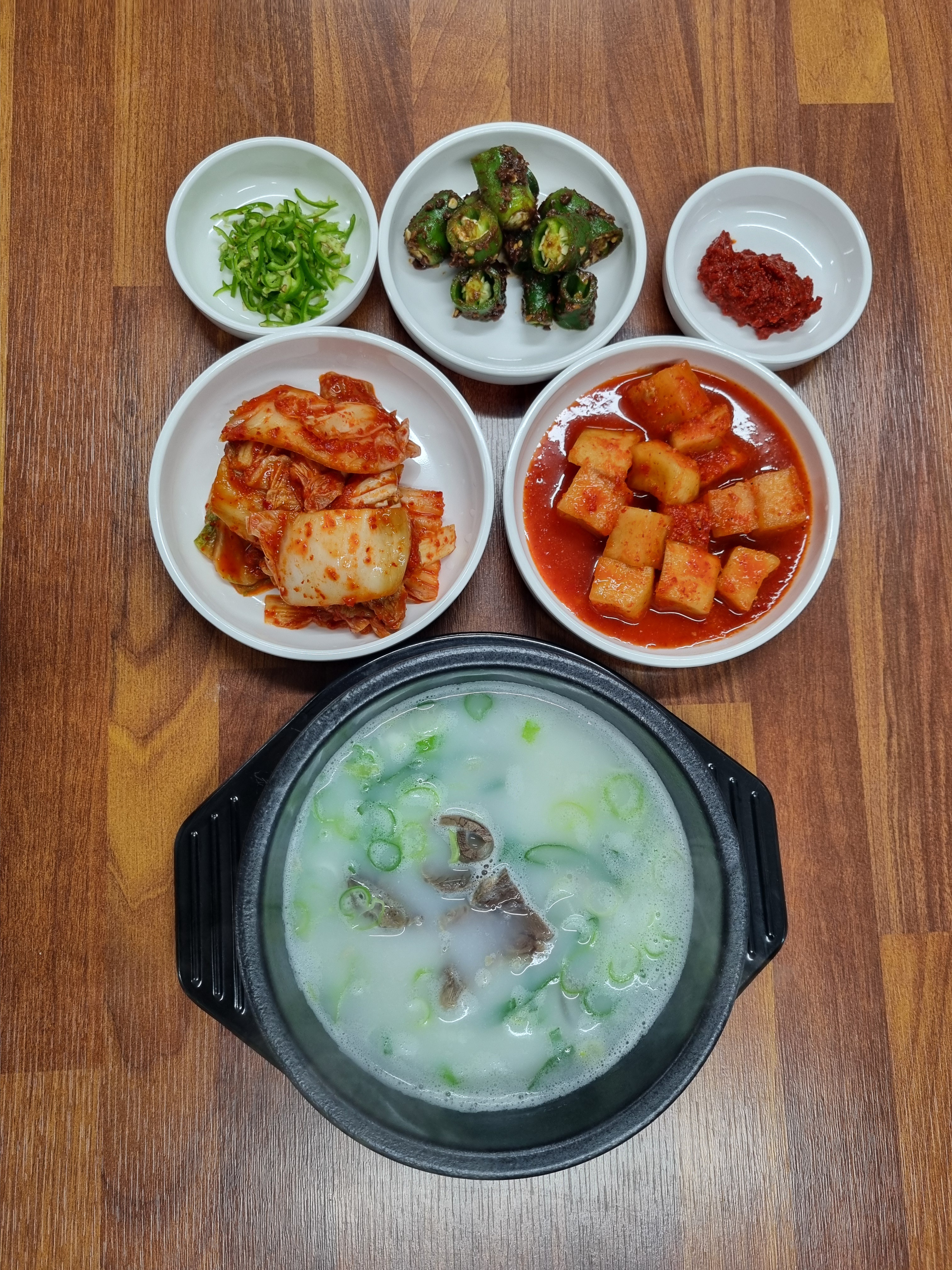Hohogahanuseolreongtang& hohogachikin (호호가한우설렁탕& 호호가치킨) 1