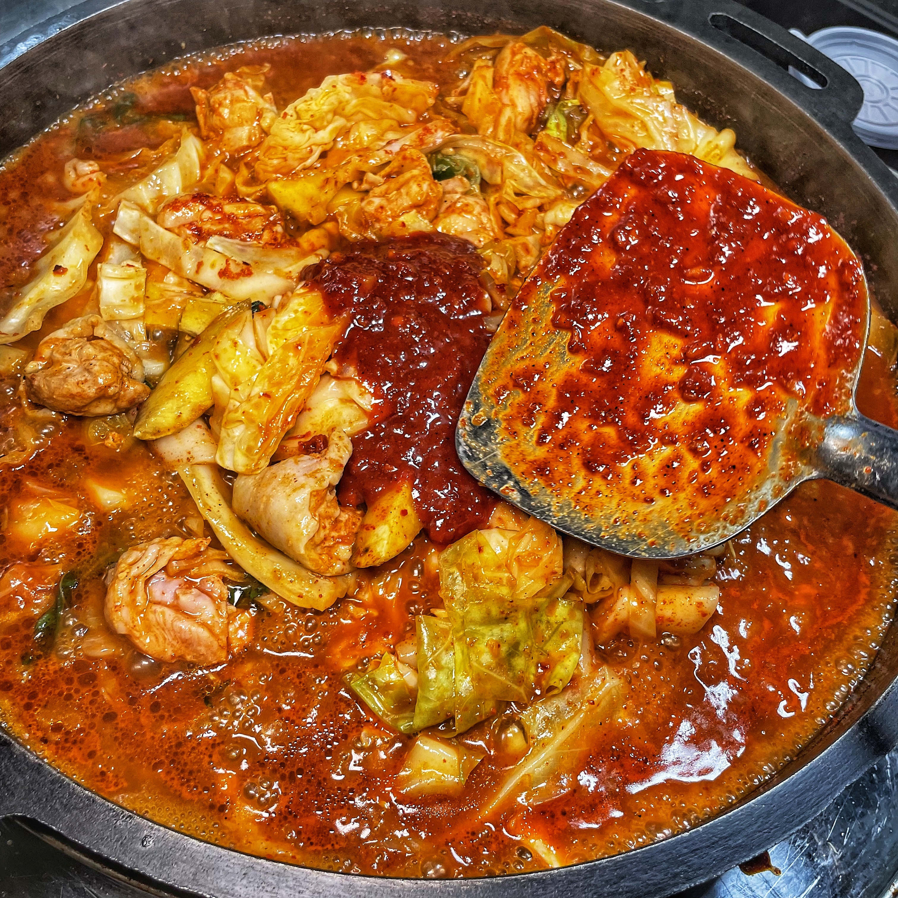 Sangalraedakgalbi (산갈래닭갈비) 3