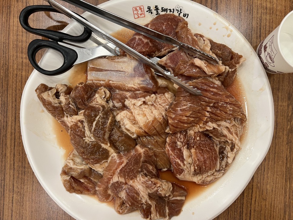 Okdoldwaejigalbi (옥돌돼지갈비) 1