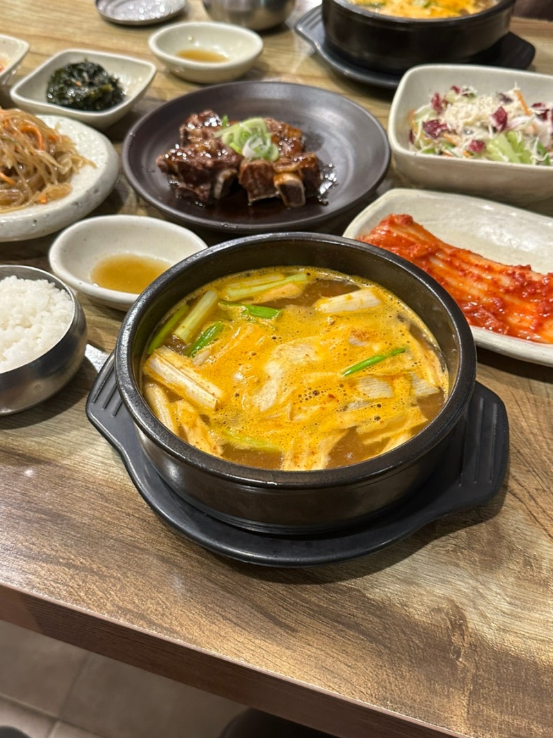 Gwangmangeungalbitangsangbongjeom (곽만근갈비탕상봉점) 3