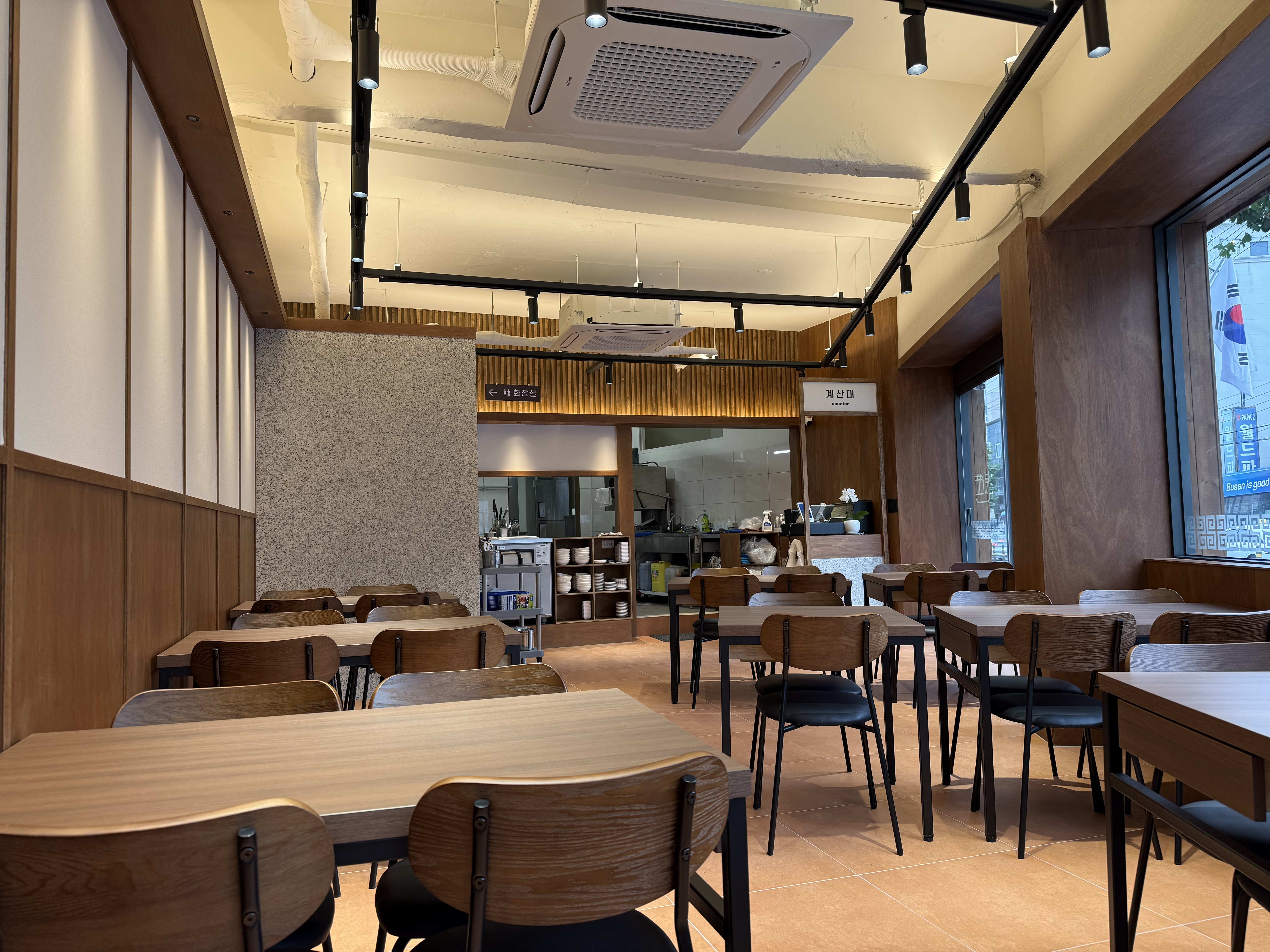 부산칼국수보쌈집 사진 5