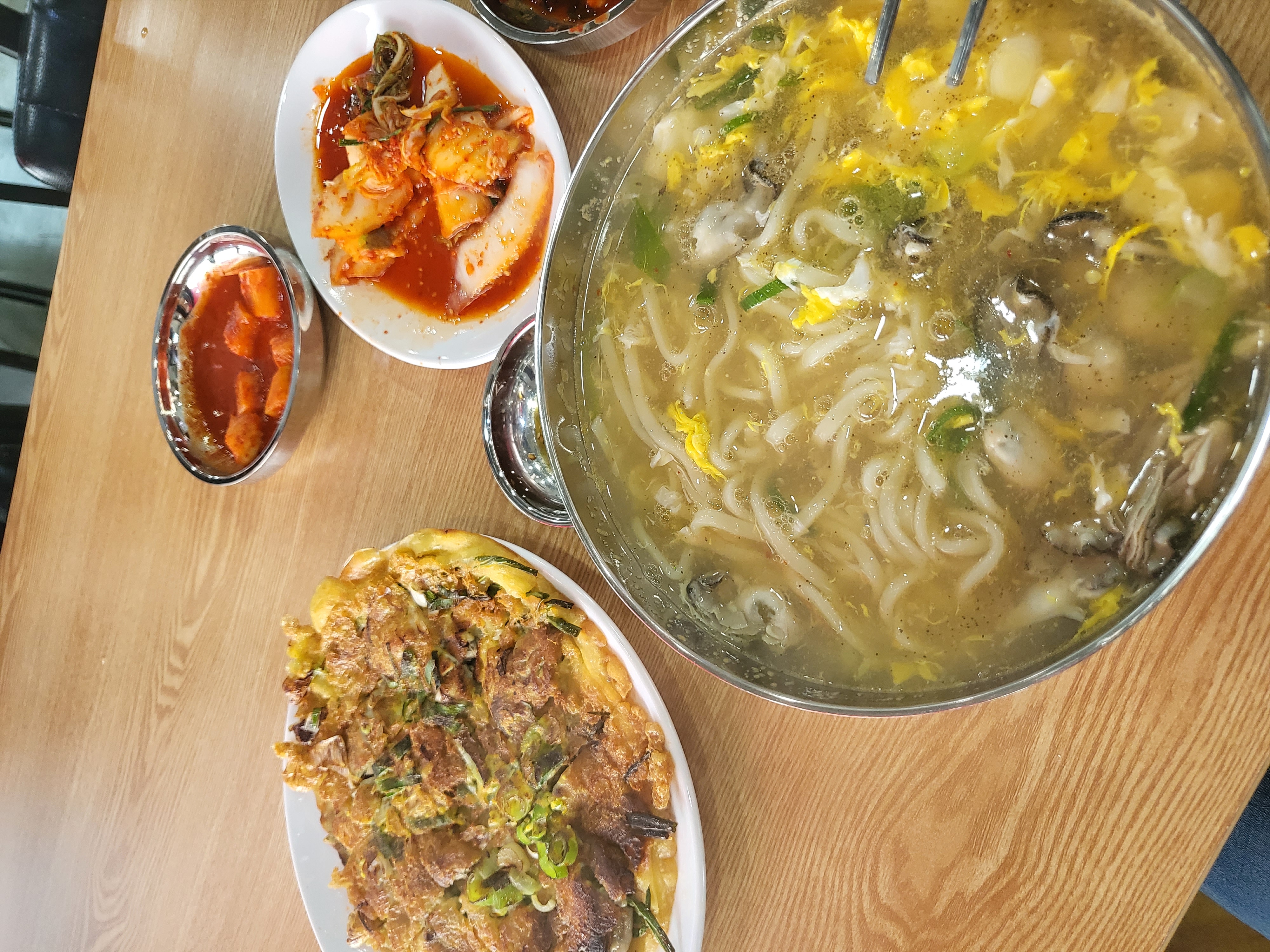 Seocheongulkalguksu (서천굴칼국수) 2