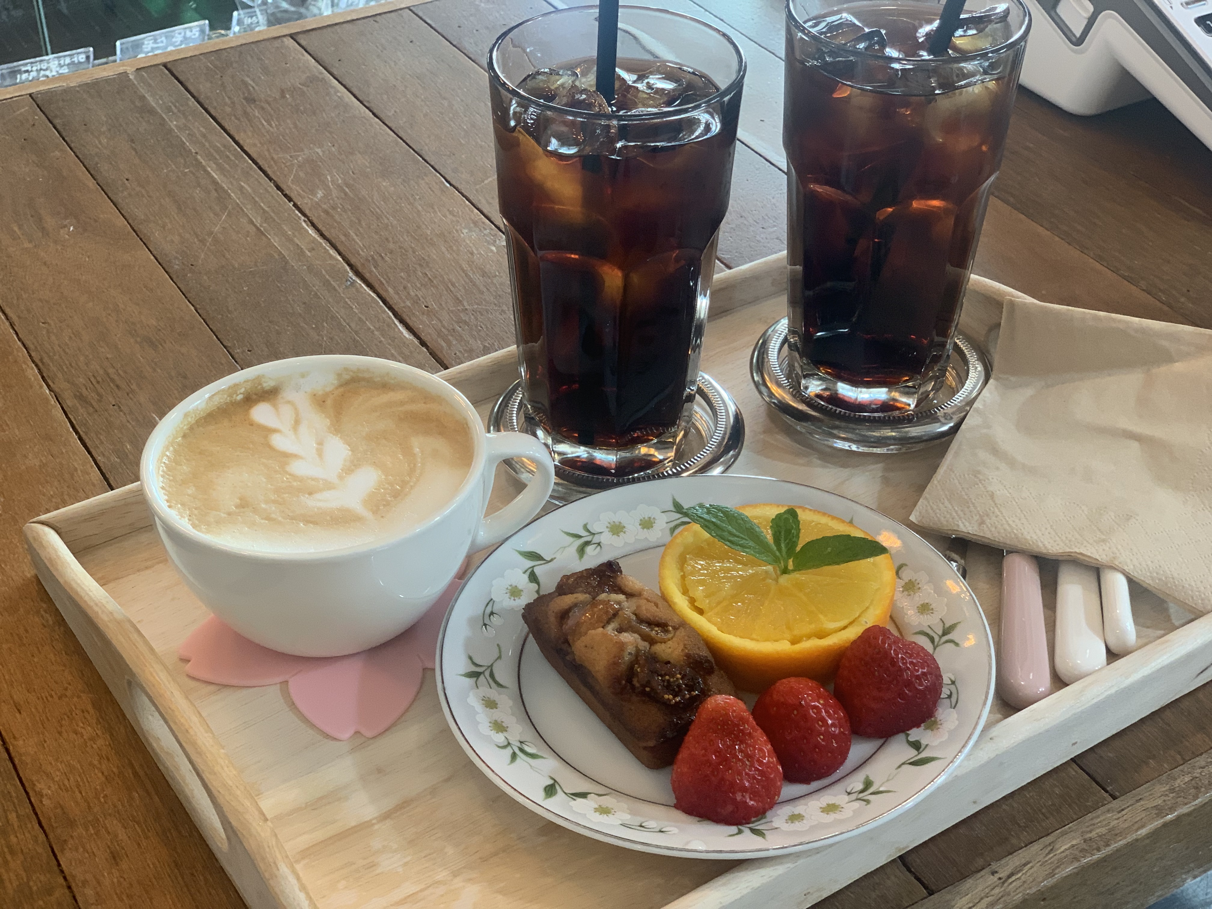카페 앵두꽃 5