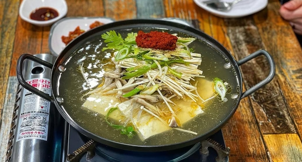 Sokchogamasotsondubu (속초가마솥손두부) 2
