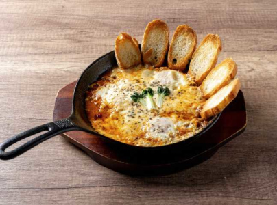 에그인헬(a stew with tomato sauce and soft-boiled eggs