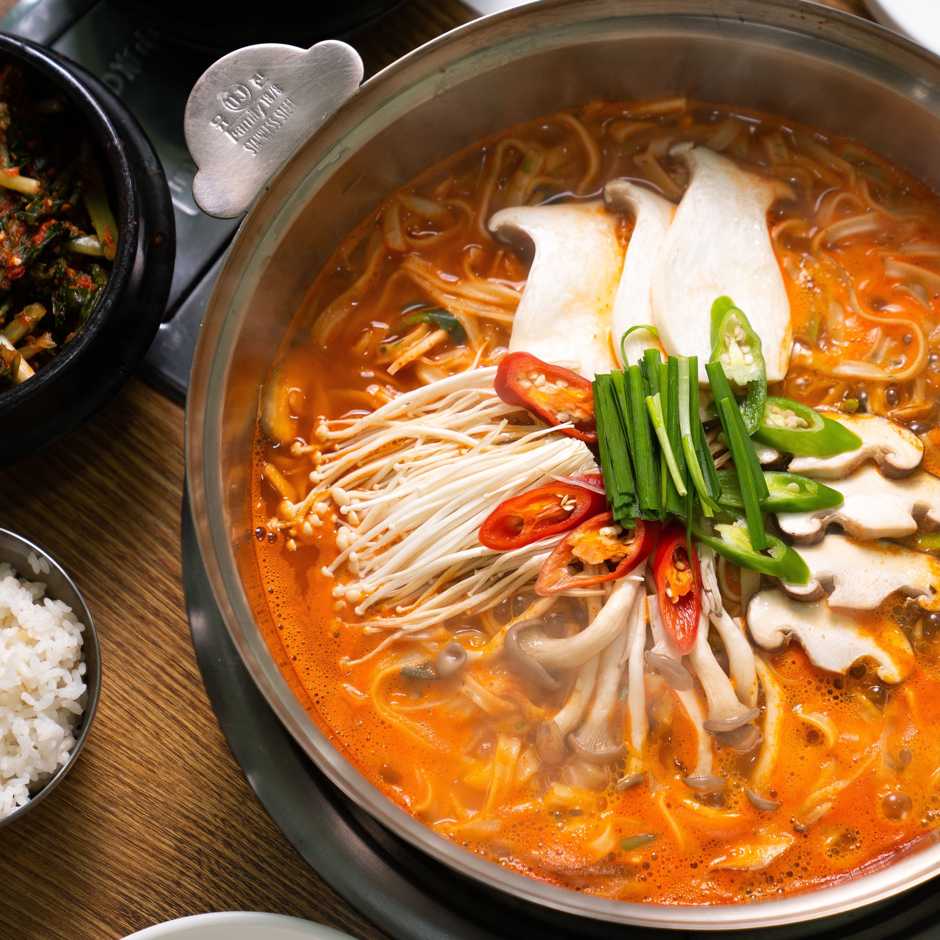 Gimganehaemulkalguksu (김가네해물칼국수) 2