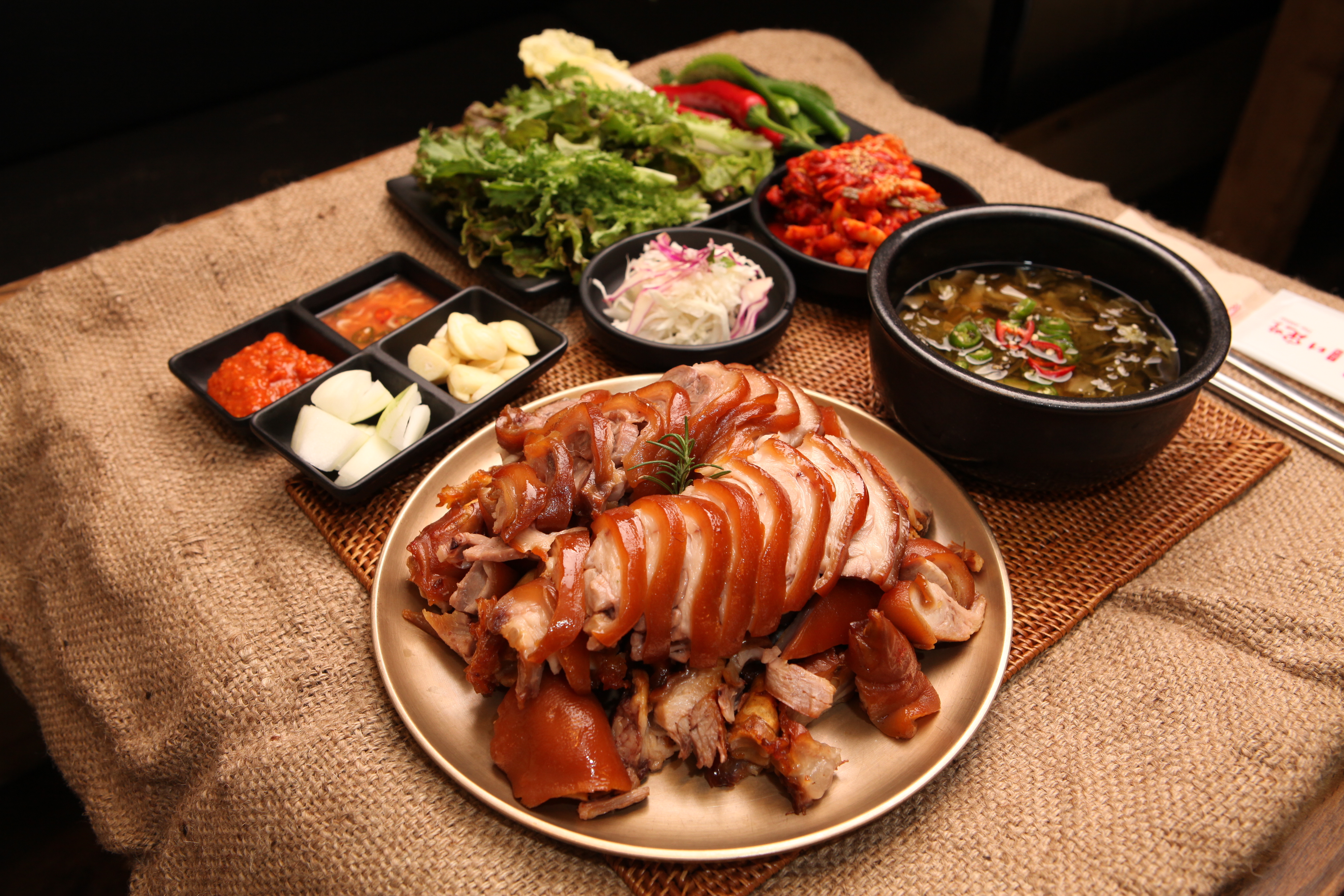 Deojokbal (더족발) 1