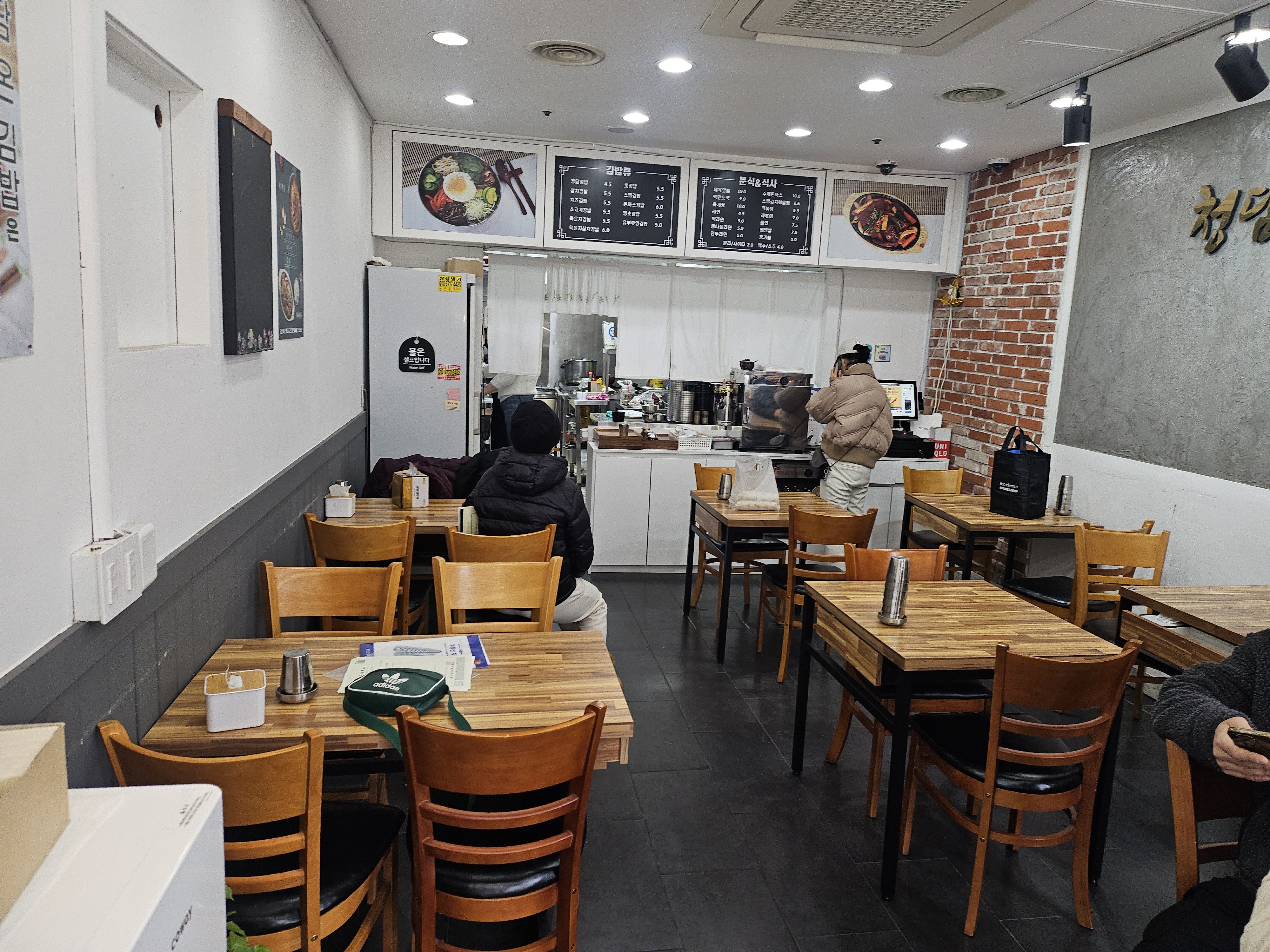 Cheongdamongimbap (청담온김밥) 3