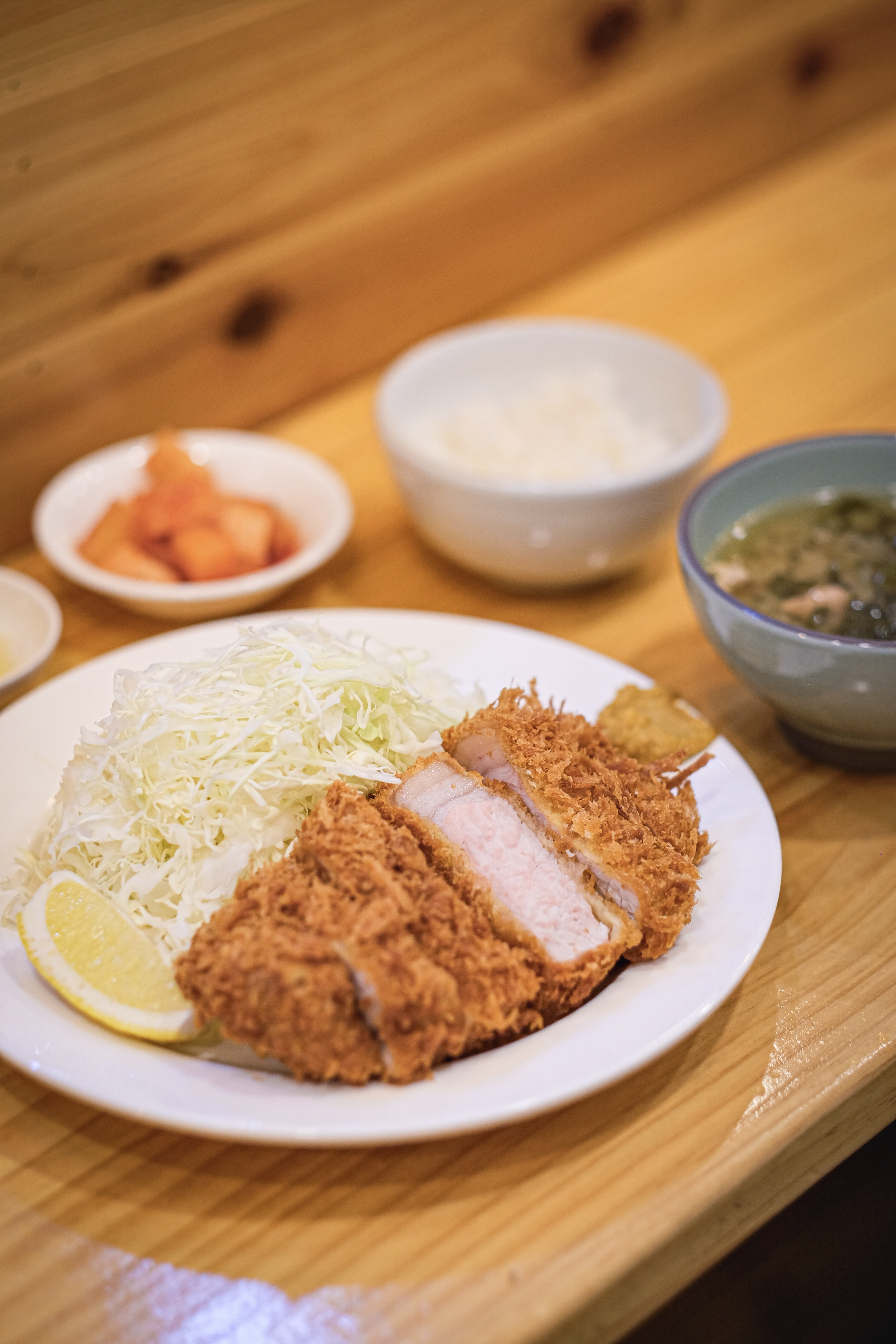 Donkkaseujeonwon (돈까스전원) 2
