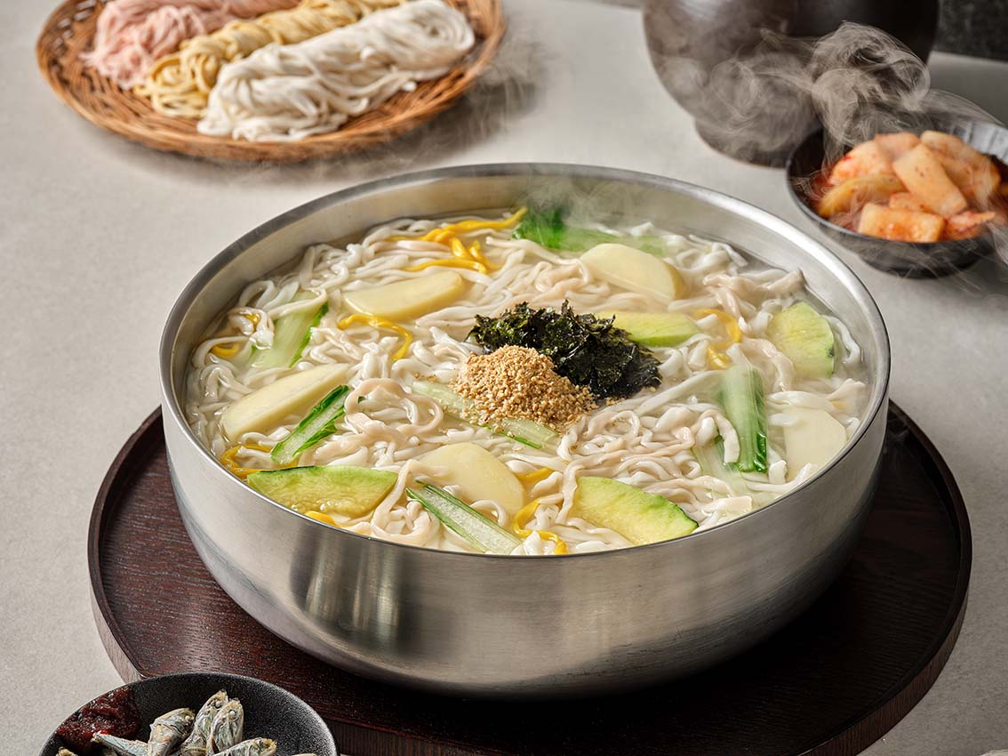 Gimtaehuiyetnalsonguksu (김태희옛날손국수) 1