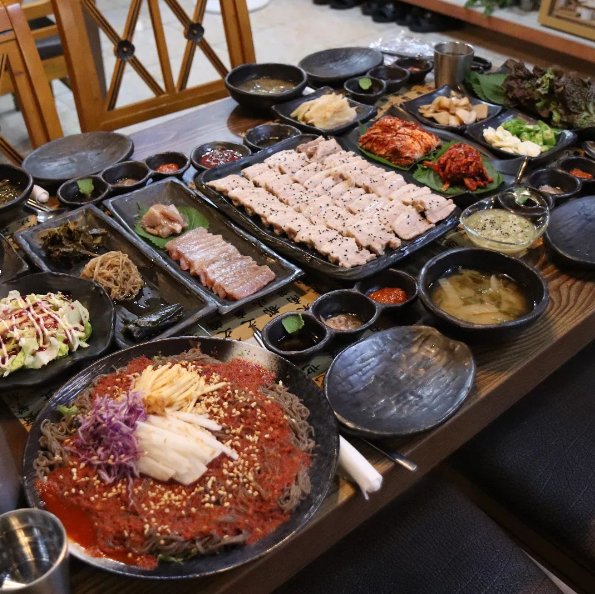Choegojipbossam (최고집보쌈) 1
