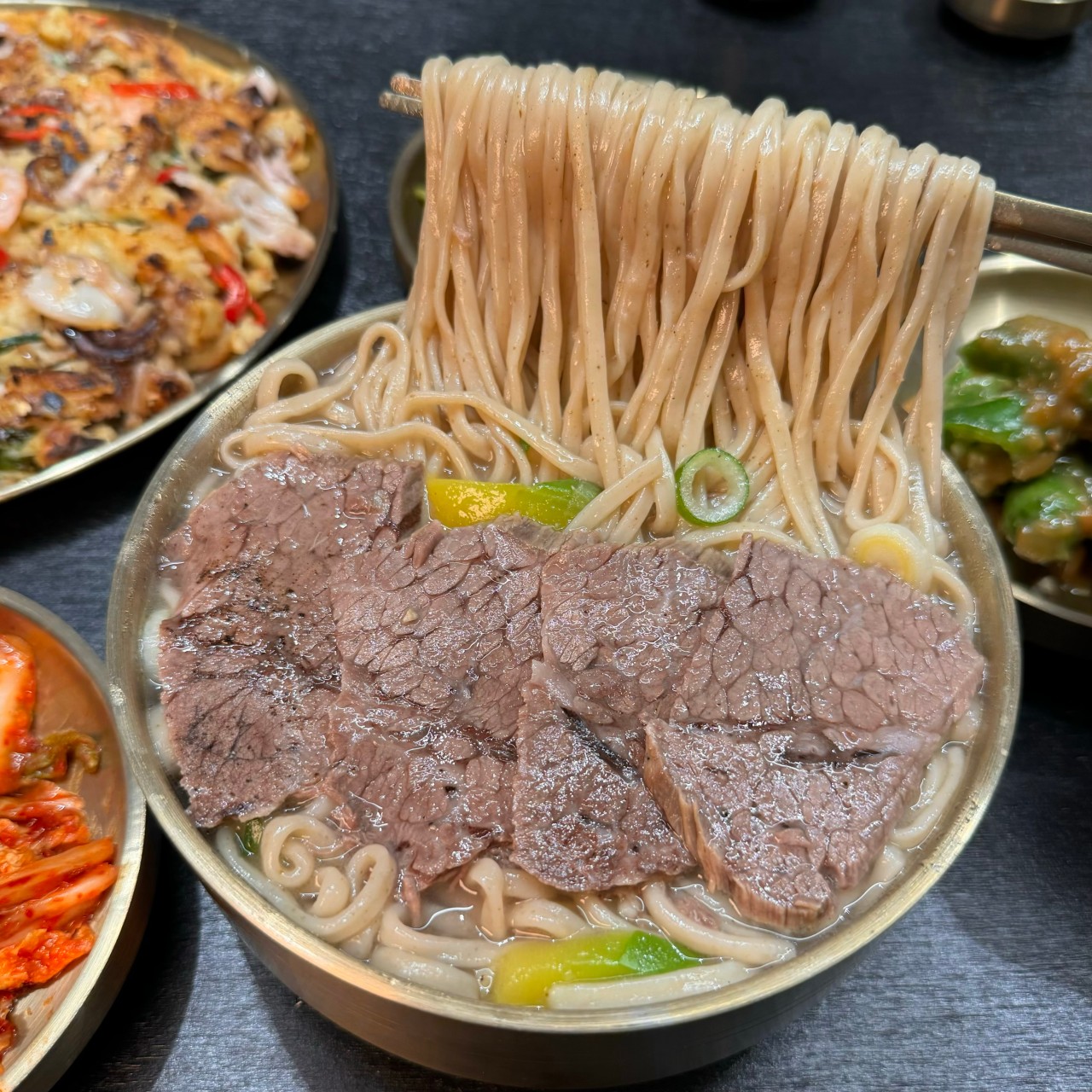 Boyangsik hasunok hwanggeumandongguksi (보양식 하순옥 황금안동국시) 2