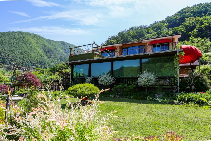 꽃뜨란펜션 이미지