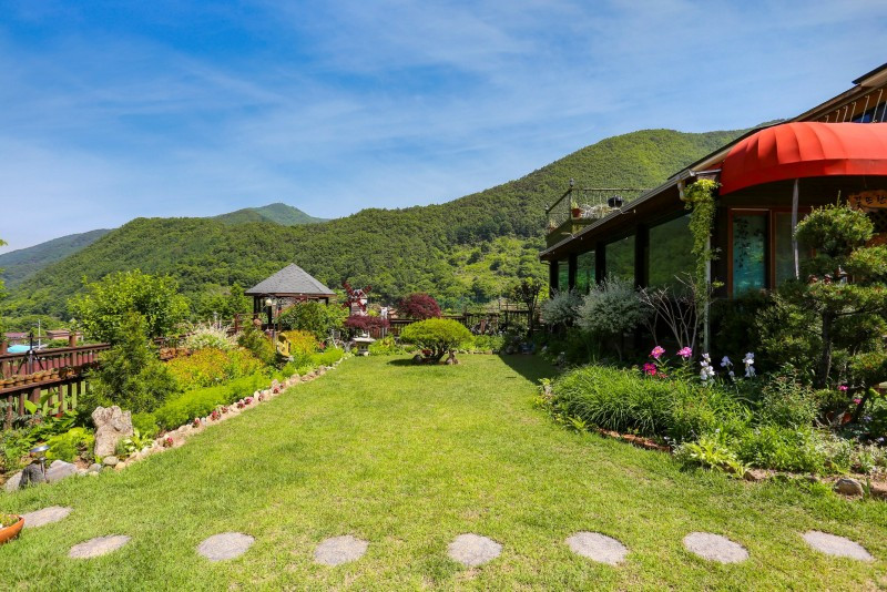 꽃뜨란펜션 이미지