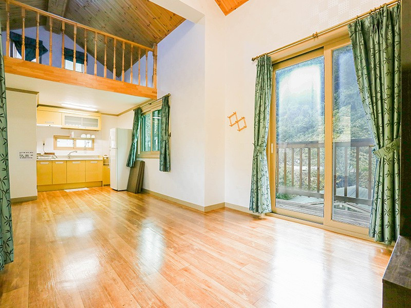 숲속의하루 이미지