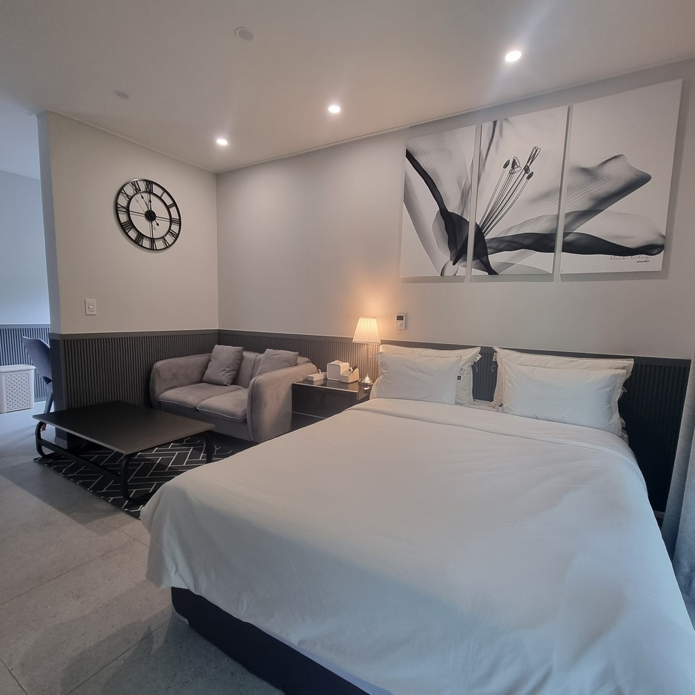 꽃들의물감찾기펜션 이미지