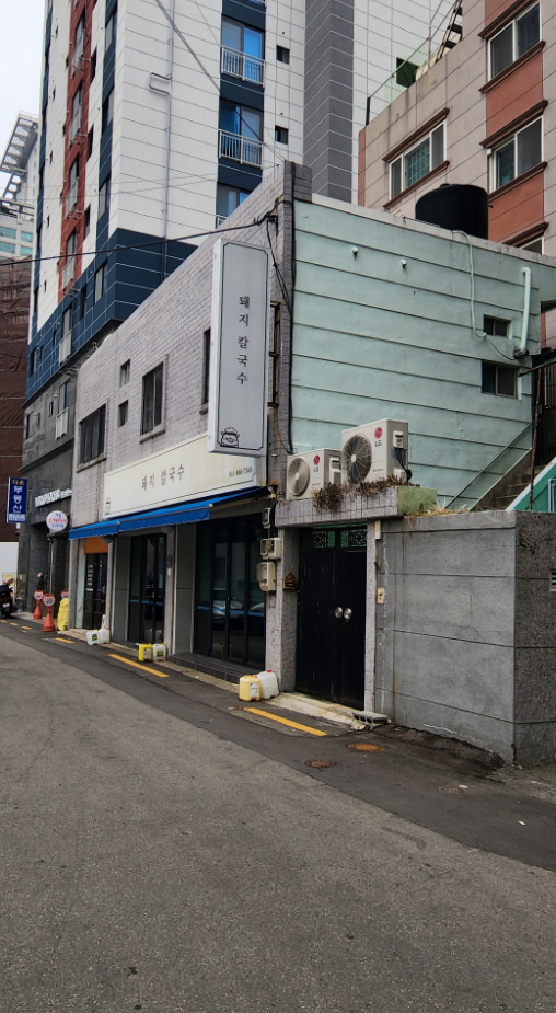 돼지칼국수 대표 사진