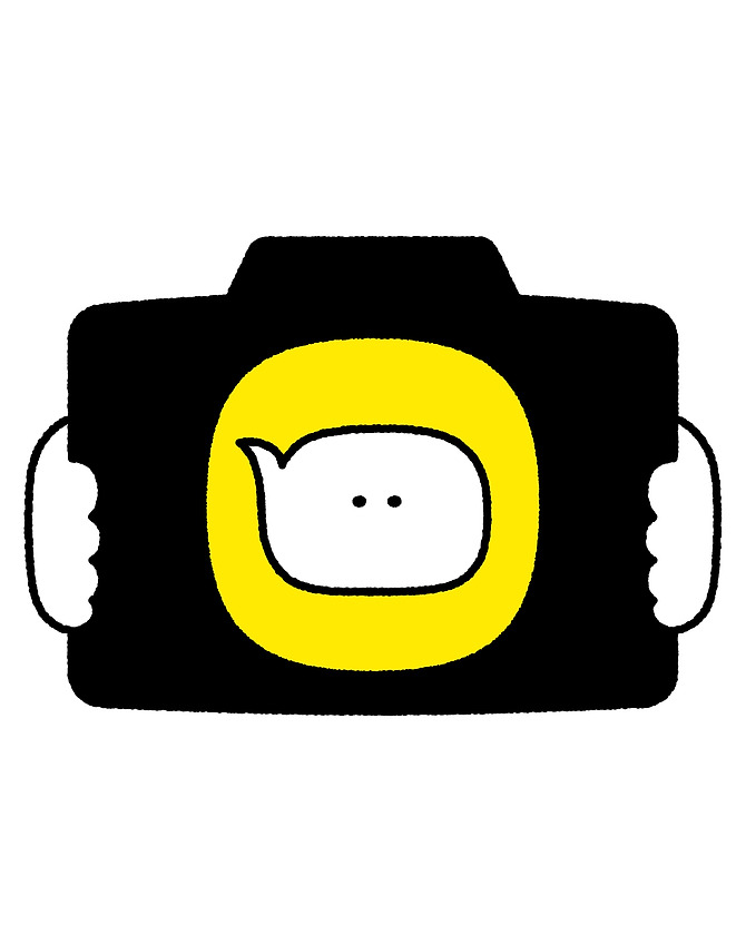 카메라 모양 가운데 카카오톡 메시지 모양이 담긴 그림