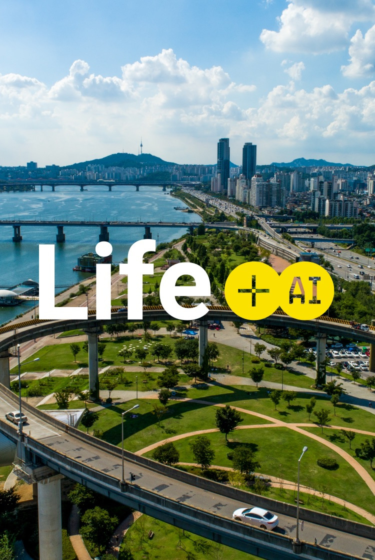 사용자 경험과 다양한 상황의 정보들을 실시간으로 연결<br>하는 카카오 i는 이미 다양한 곳에 사용되고 있습니다. <br>그리고 이는 선순환되어, 다시 사용자에게 더 나은 경험<br>을 제공할 수 있는 기반이 됩니다.